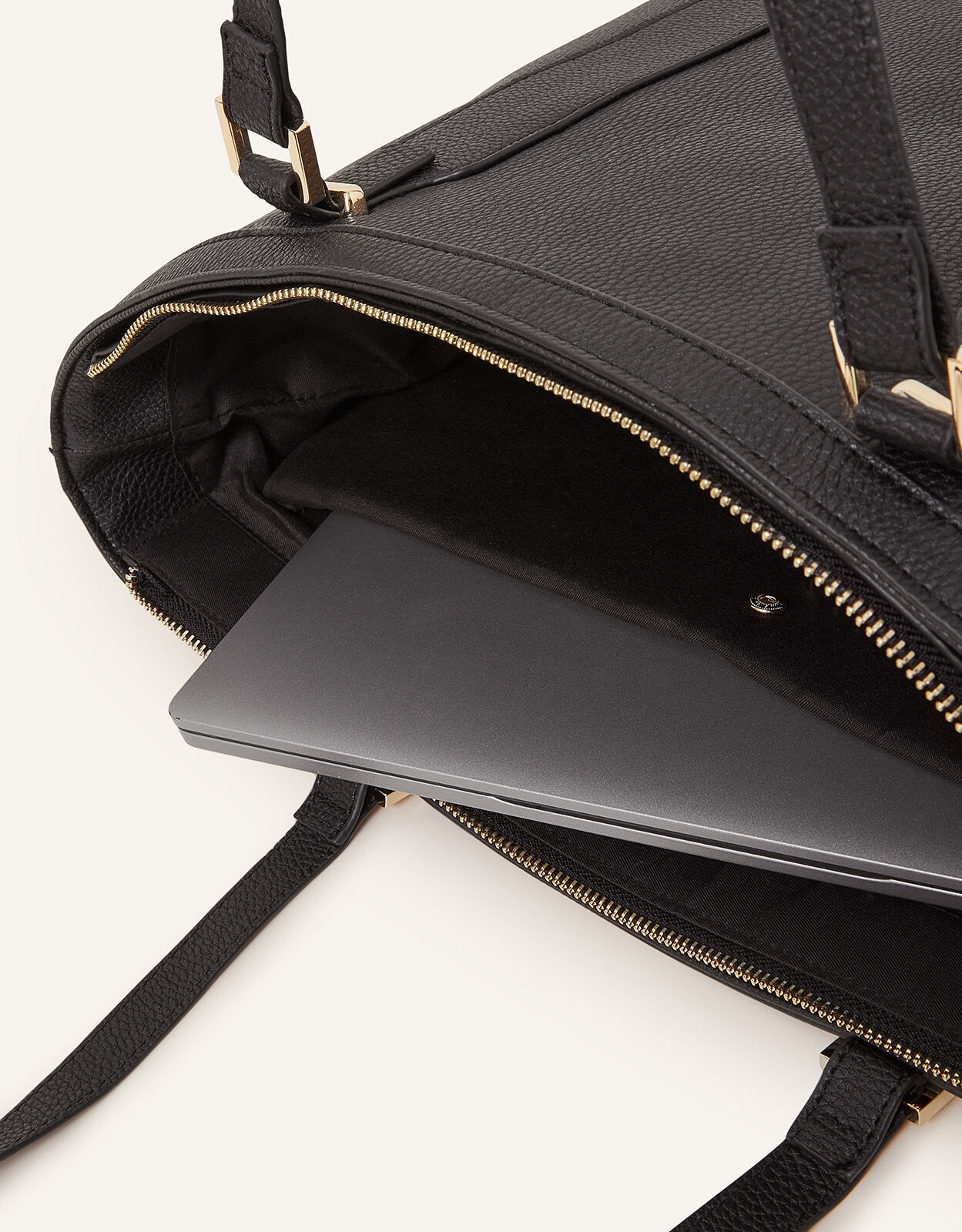 Accessorize laptop bags store
