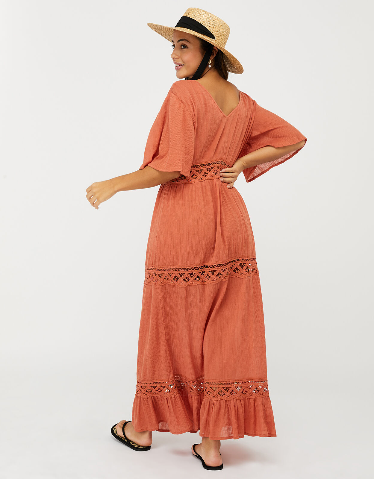 How to accessorize online a maxi dress