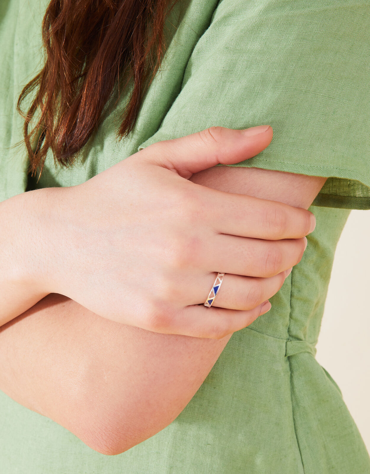 Triangle discount band ring