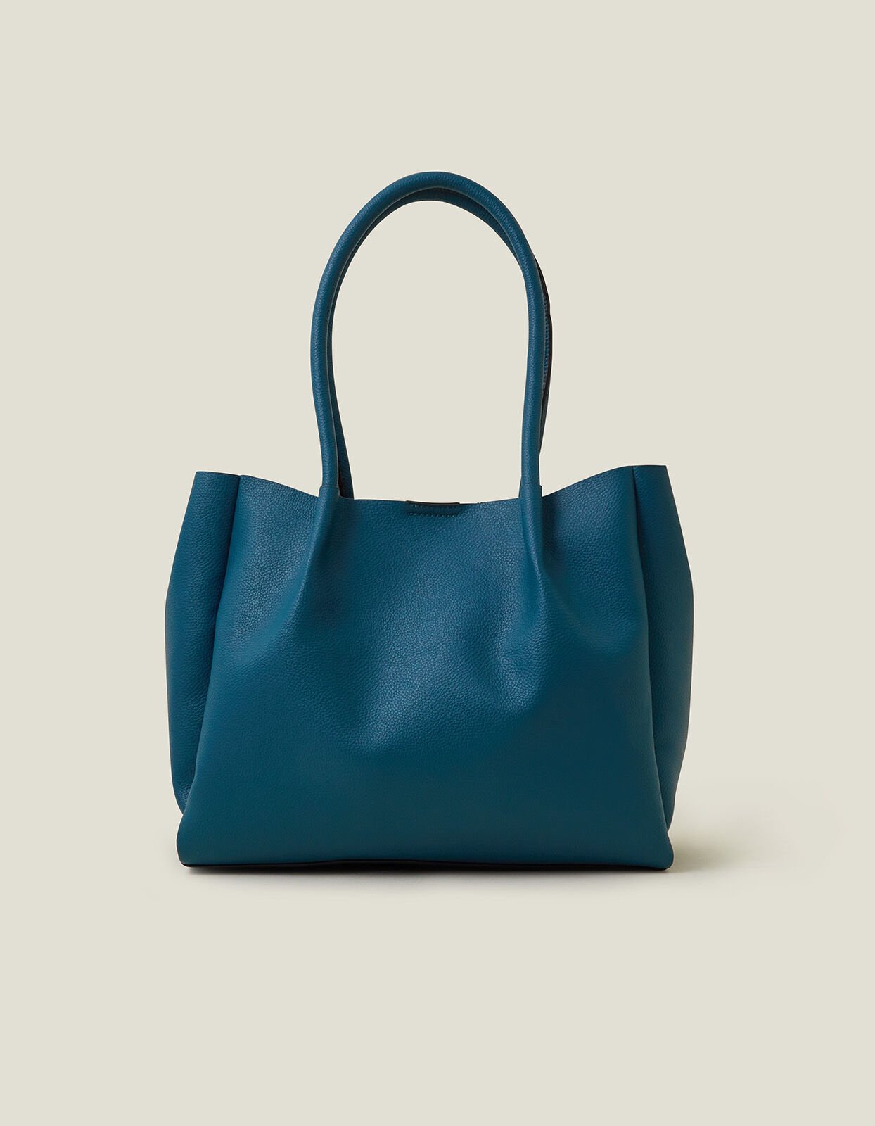 Online shopping of handbags and purses on sale