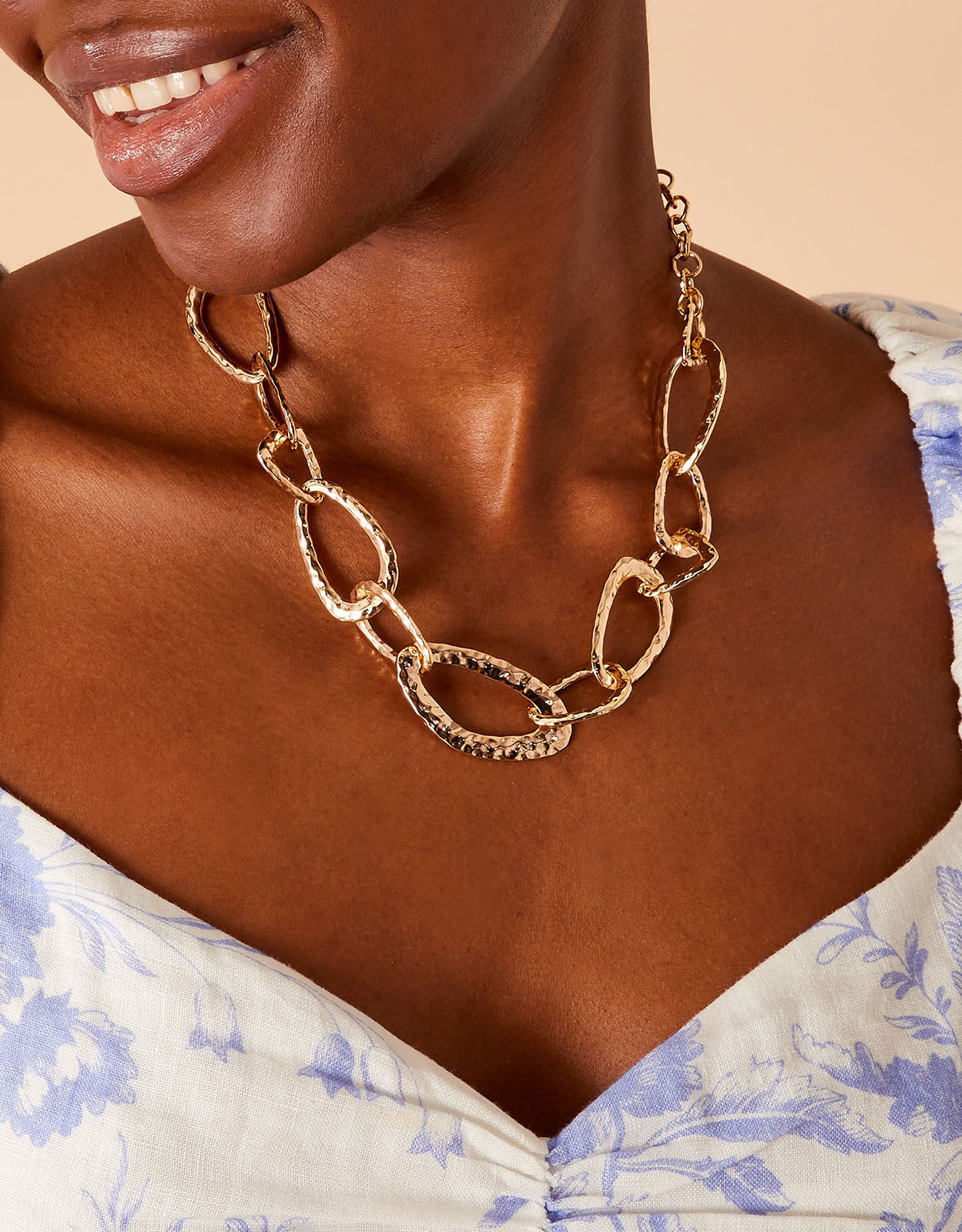 Link collar outlet necklace