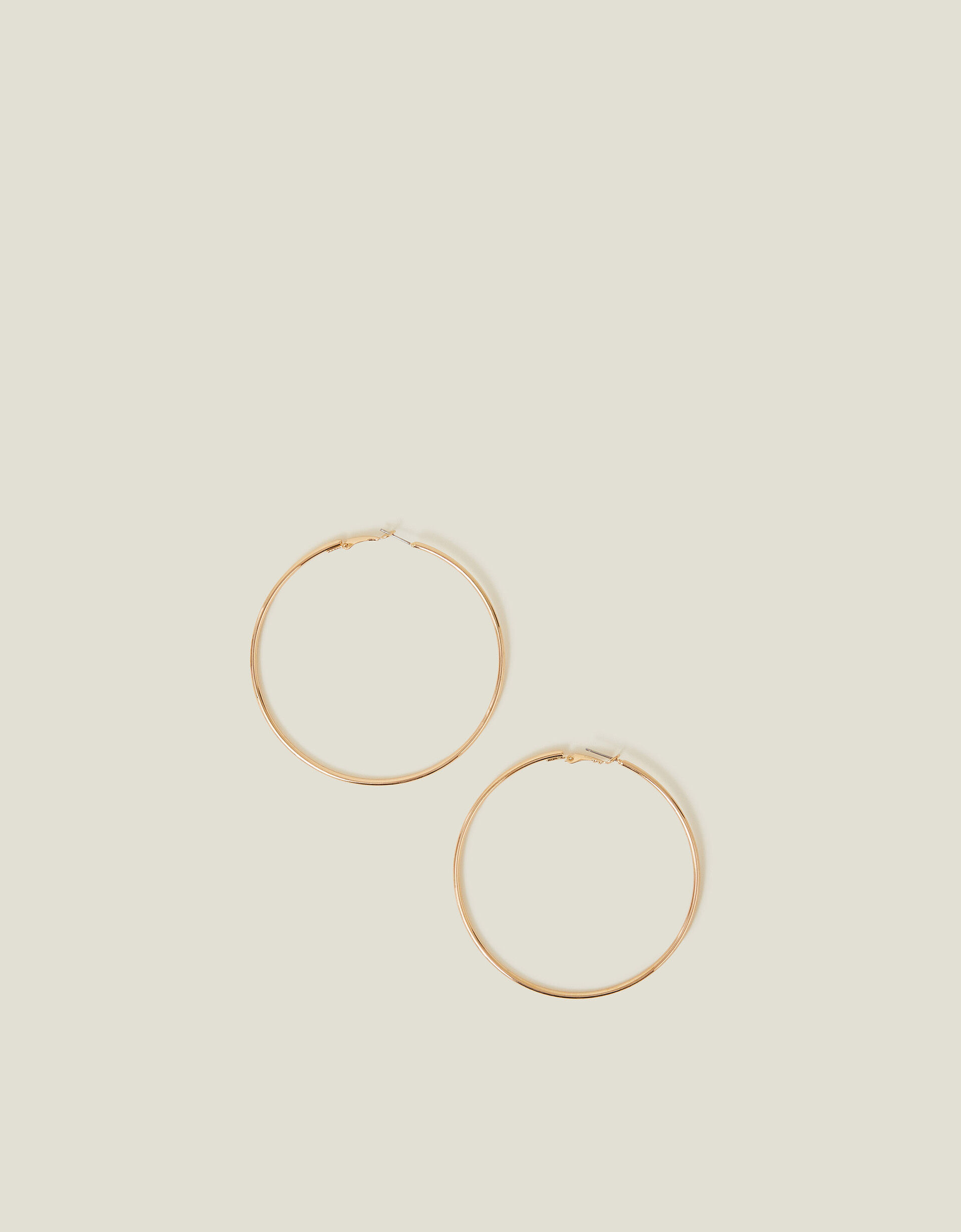Mid outlet cut hoops