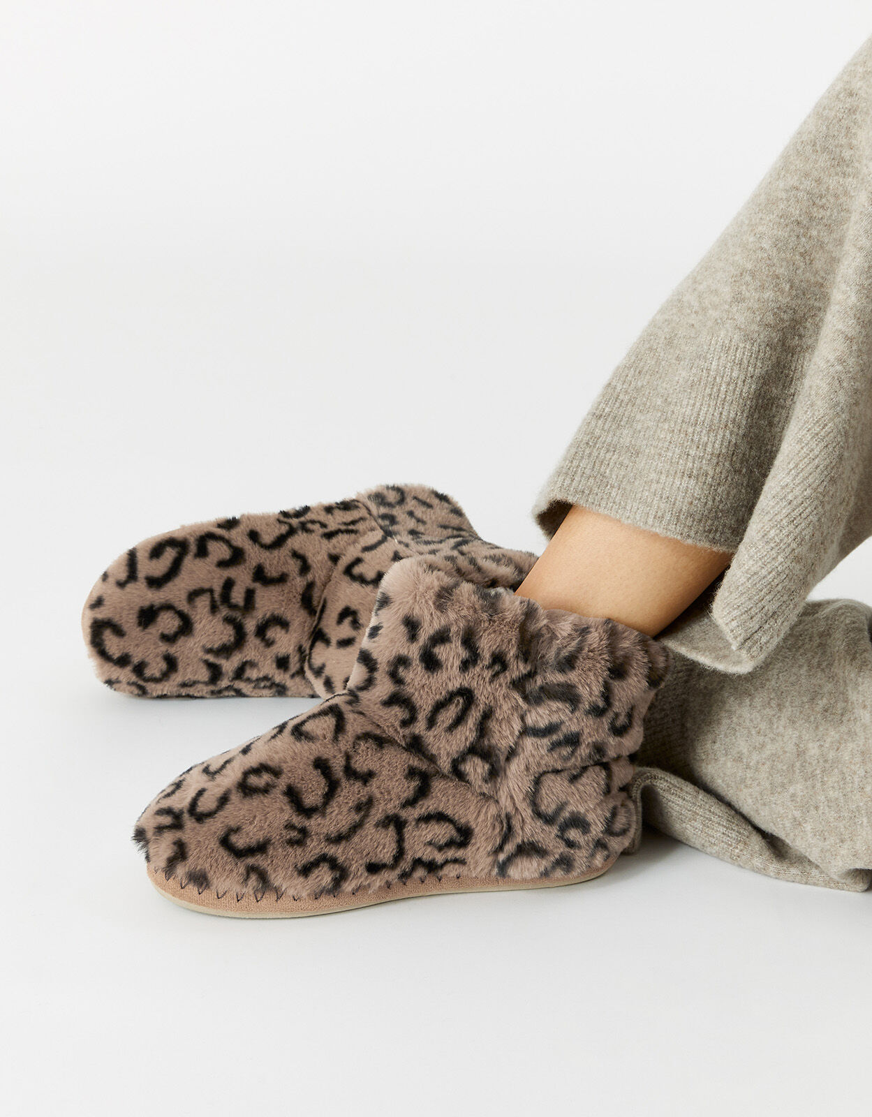 Leopard print hotsell boot slippers
