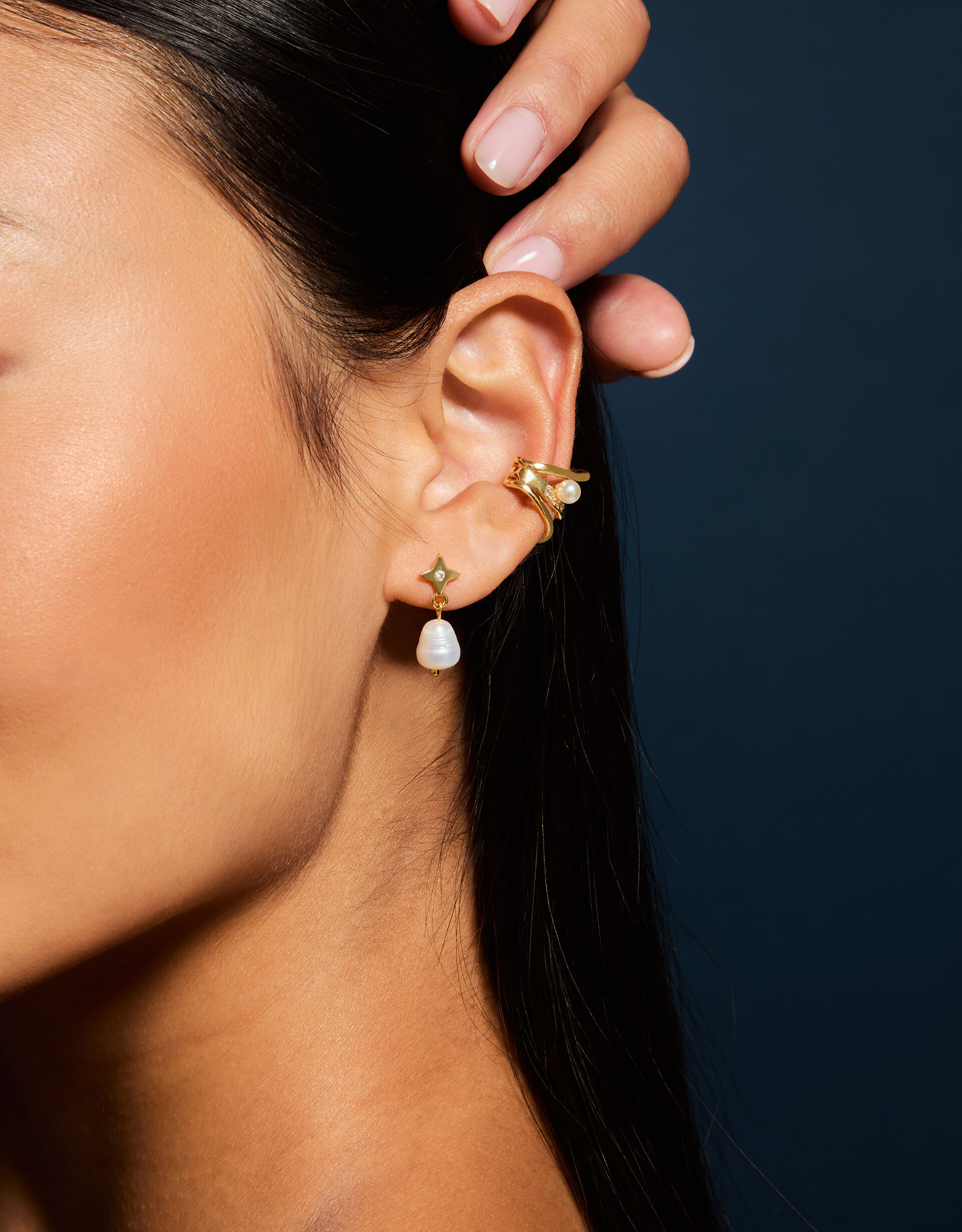 14ct Gold-Plated Pearl Ear Cuff | Earrings | Accessorize UK