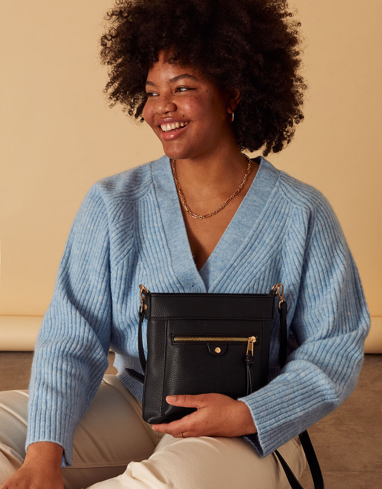 Accessorize online messenger bag
