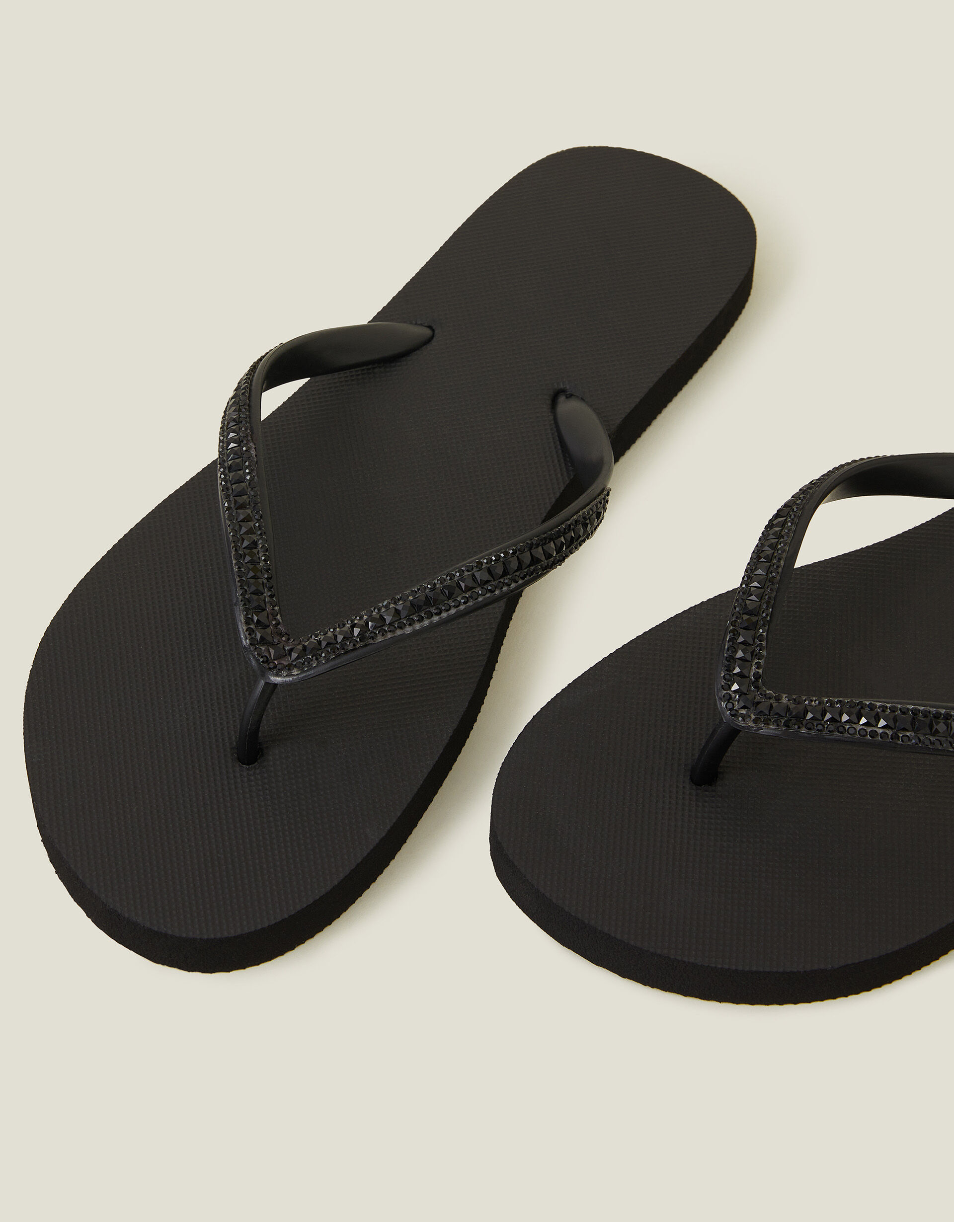 Accessorize black flip flops discount