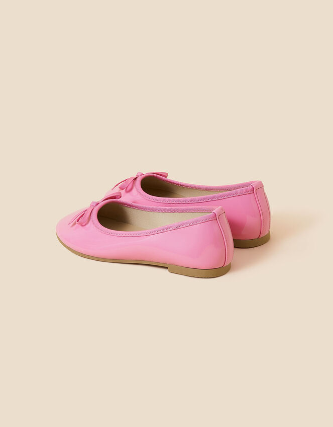 flat shoes girl