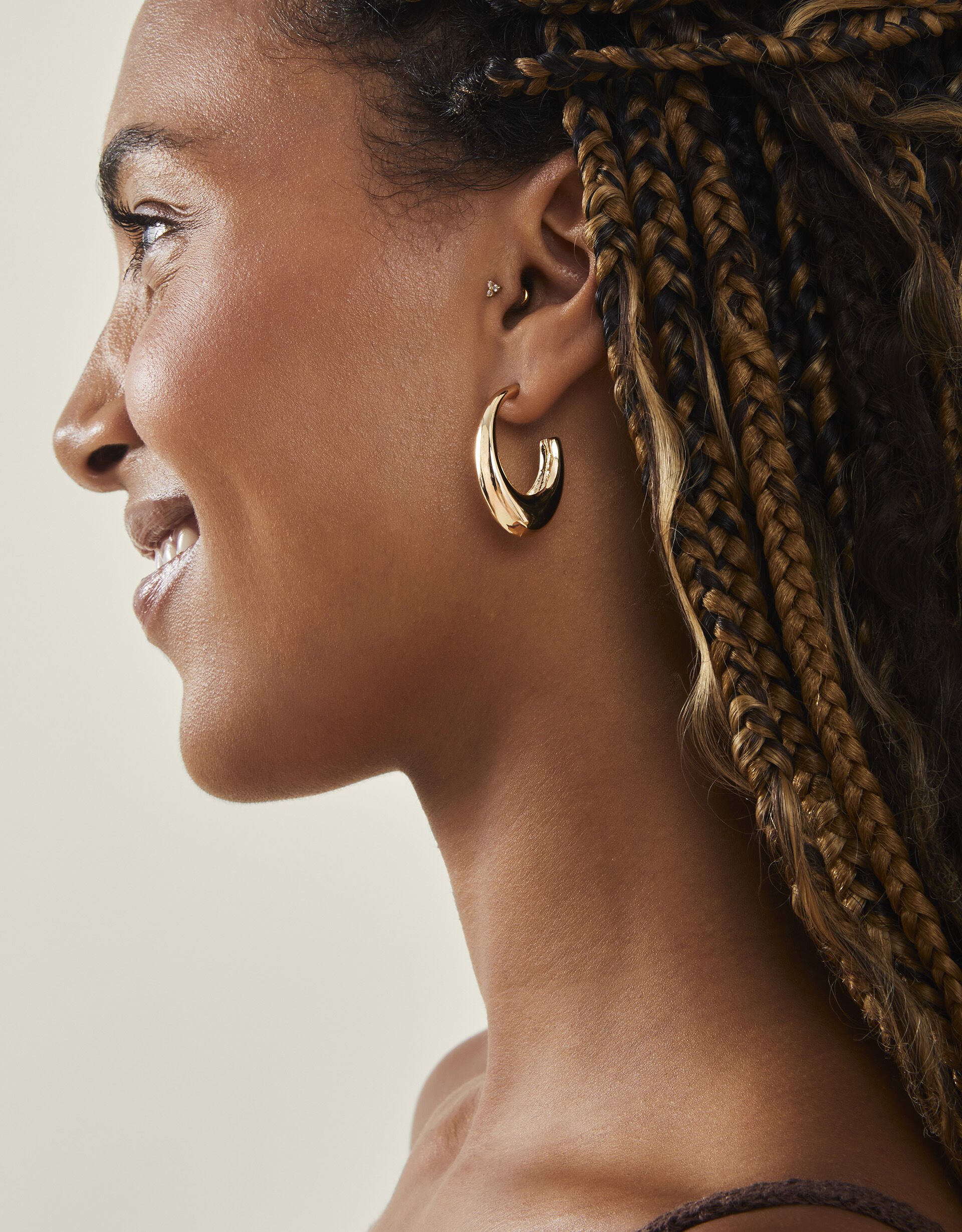 Chunky Curve Drop Hoop Hoop Earrings Accessorize Global