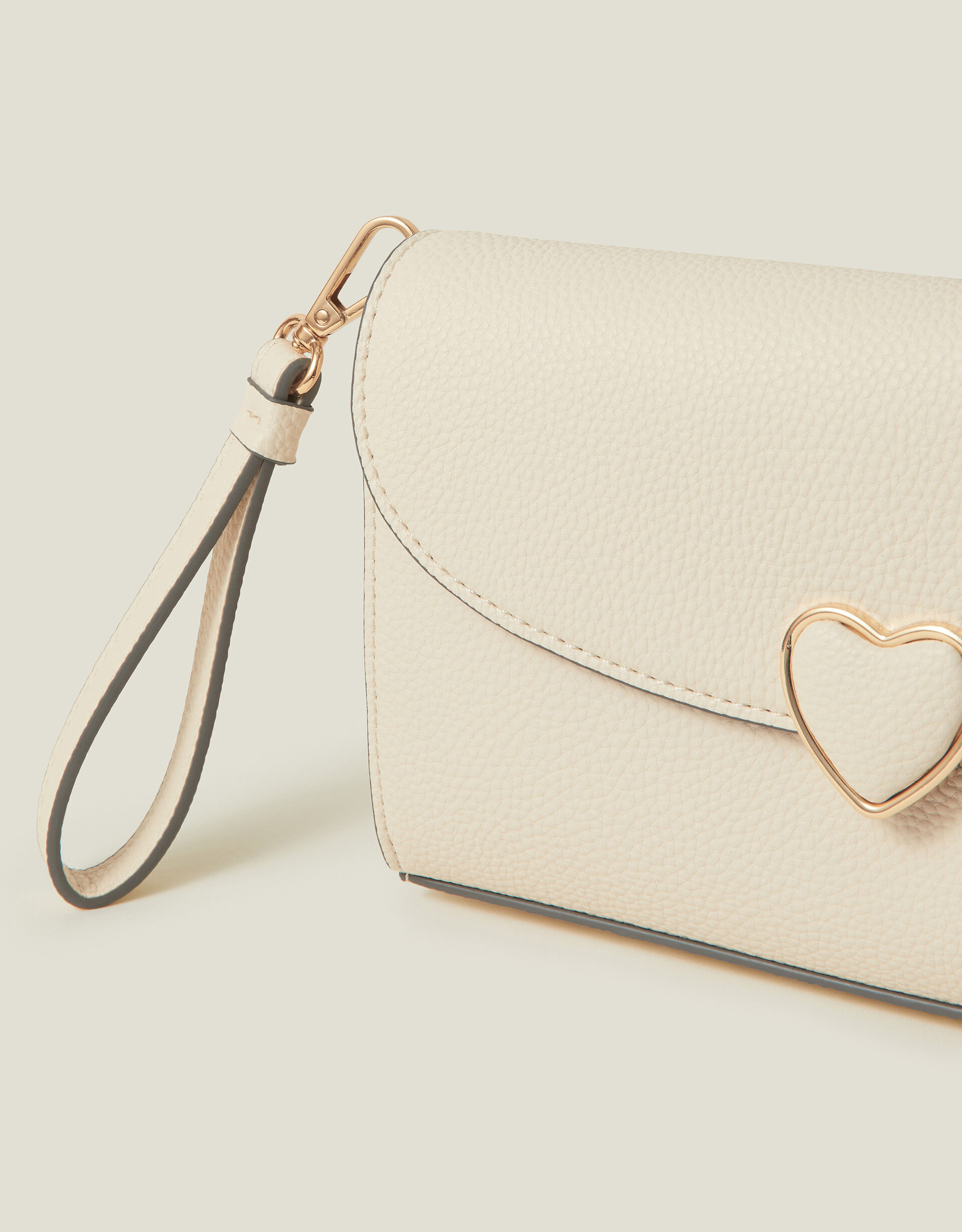 Heart shaped clutch bag outlet