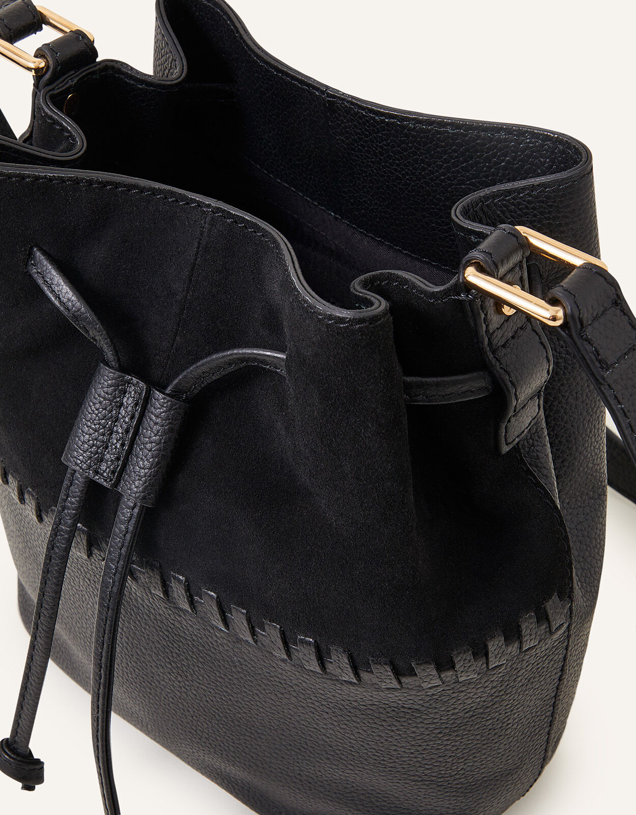 Accessorize duffle bag top