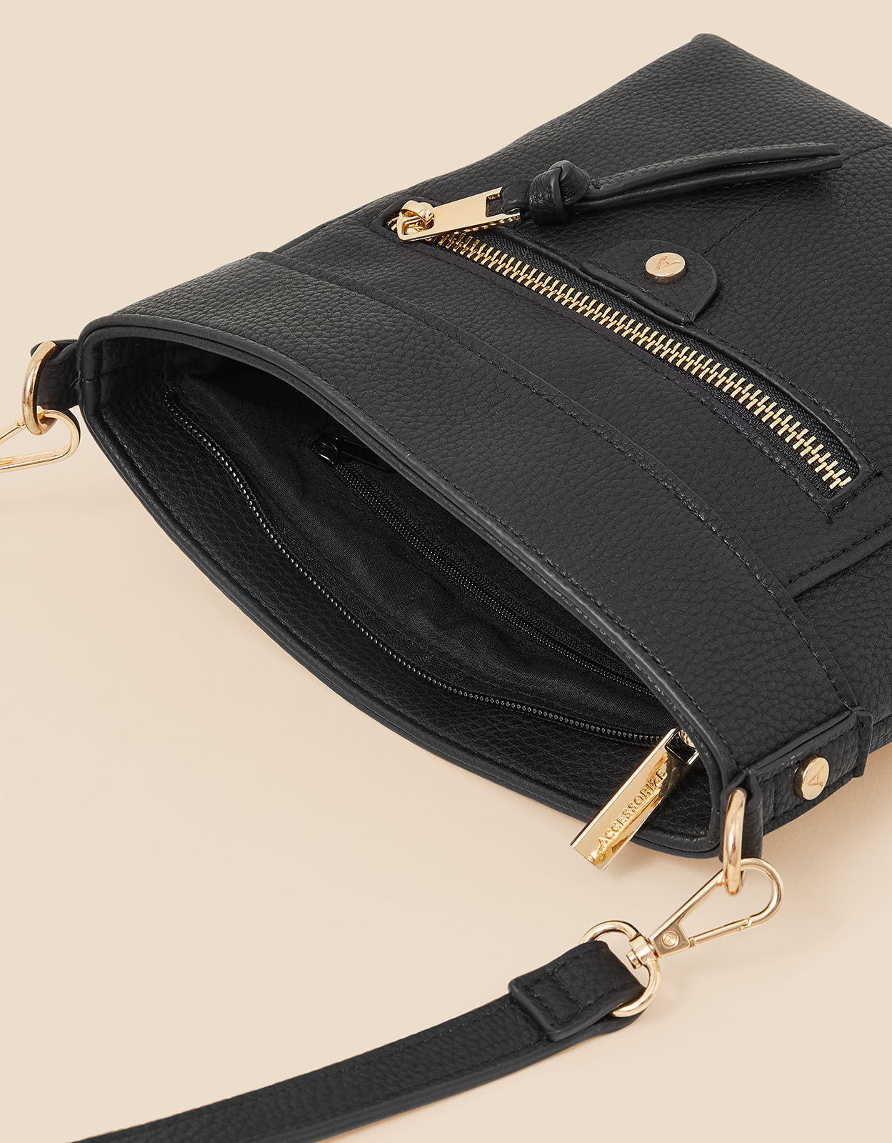 Accessorize online messenger bag