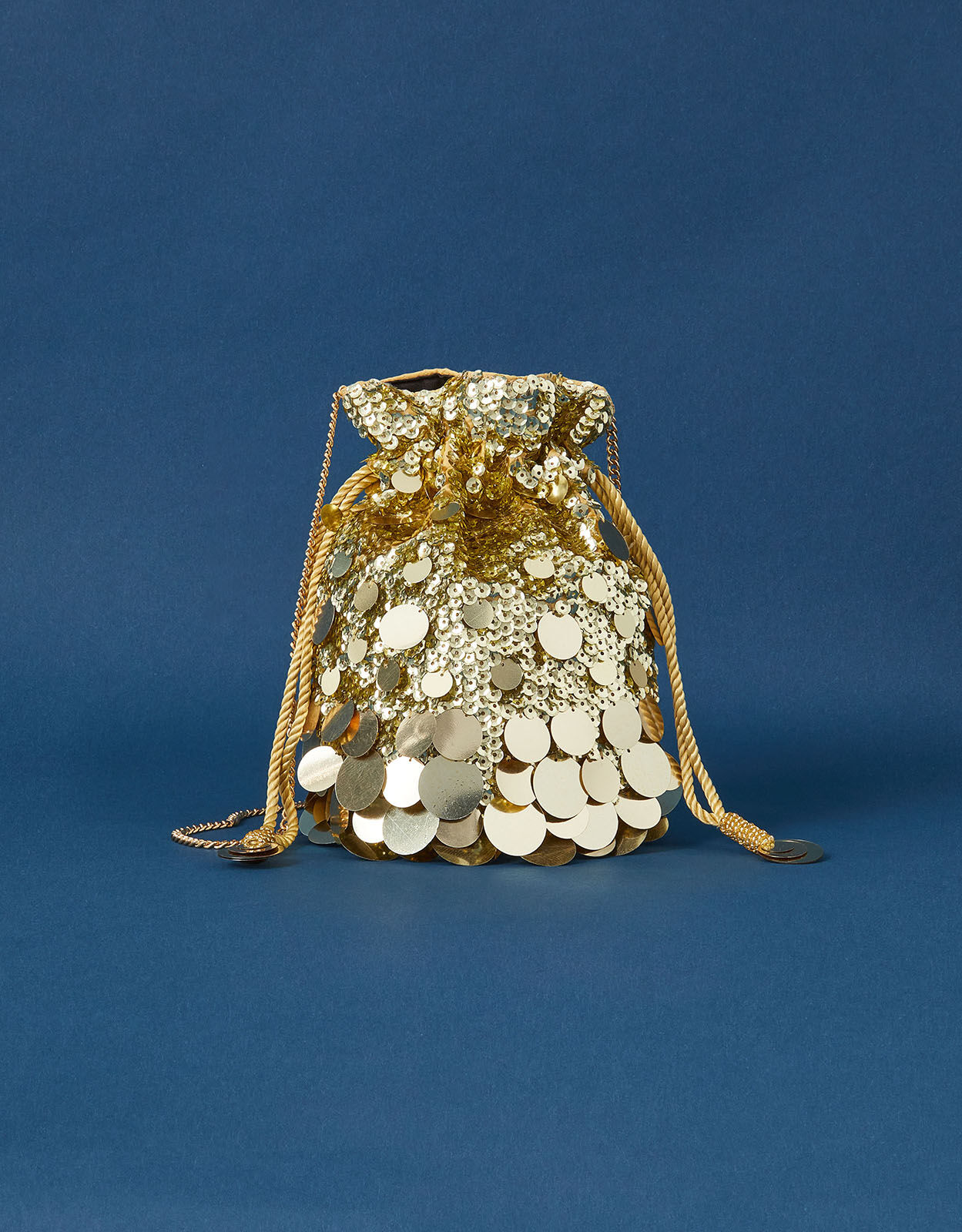 Accessorize gold bag 2025