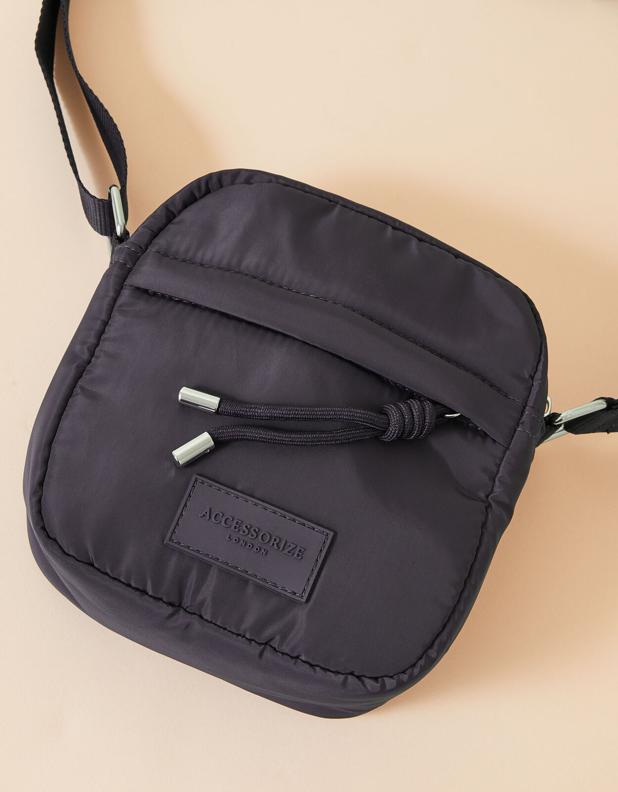 Accessorize hot sale messenger bag