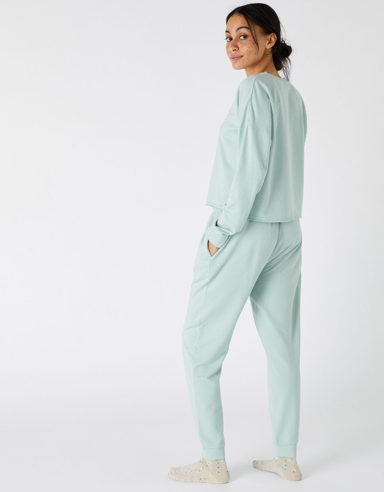 green cropped sweatshirt