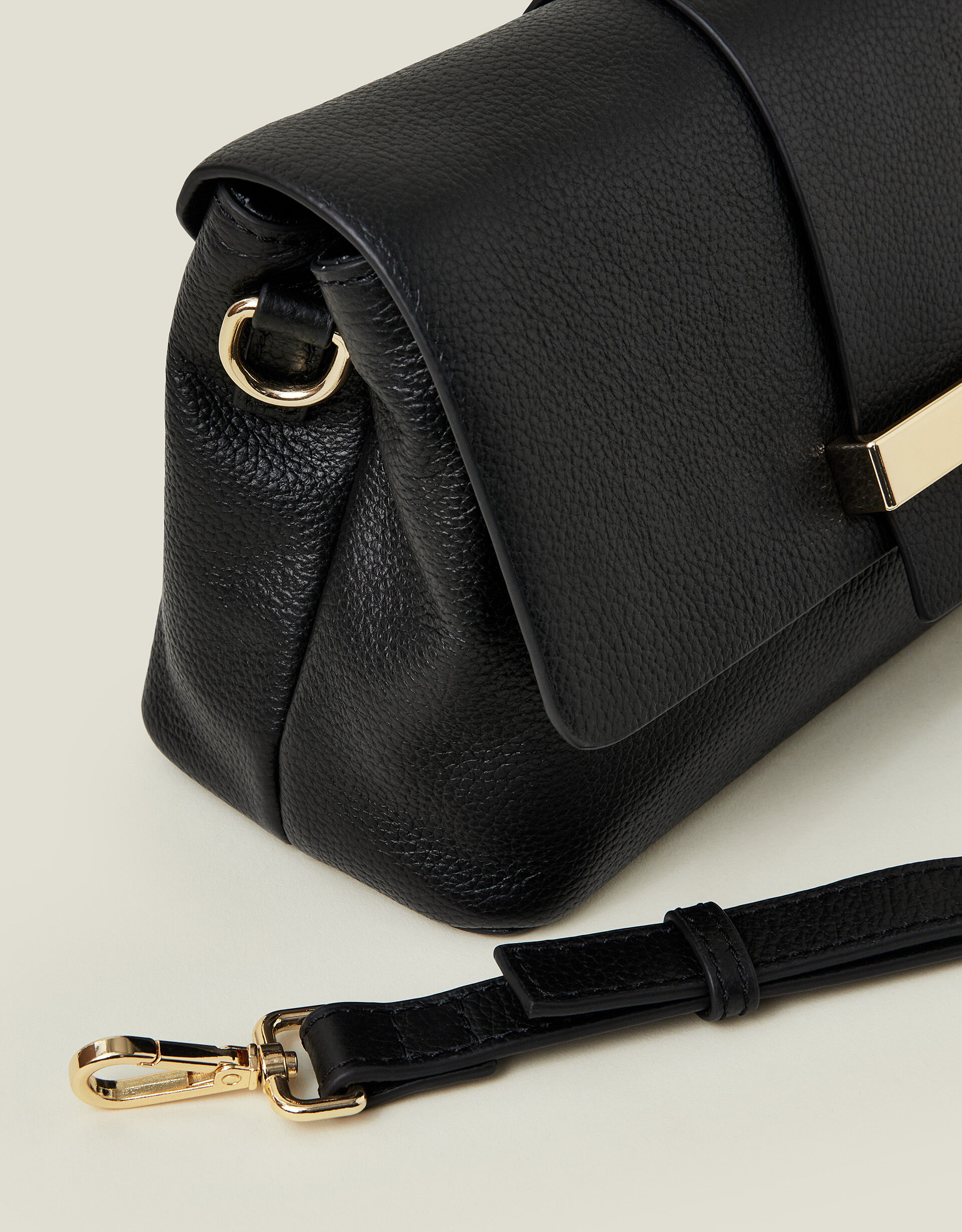 Leather Metal Bar Cross-Body Bag Black | Leather Bags