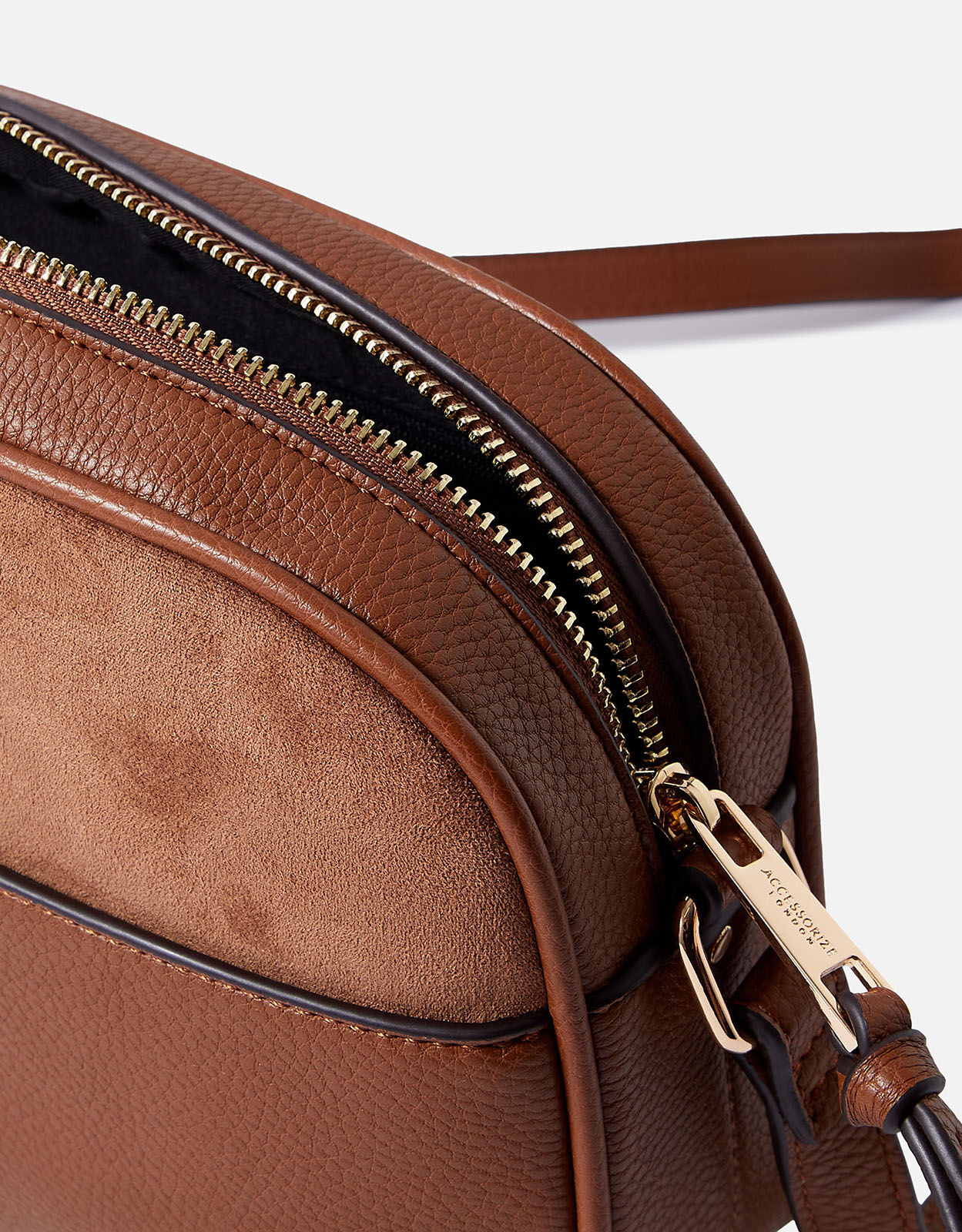 Guess abby 2025 top zip crossbody