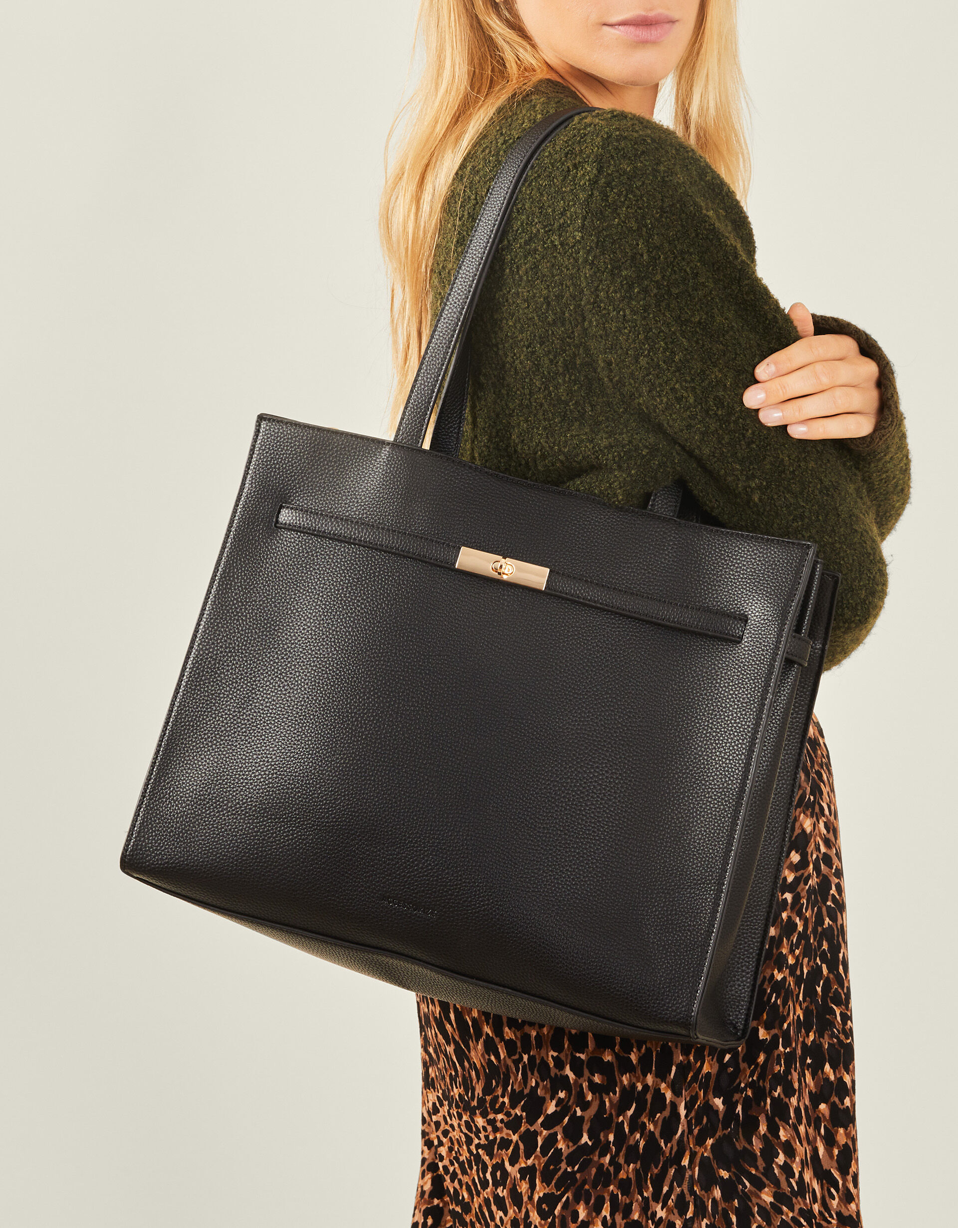 Metal Twist Lock Tote Bag Black