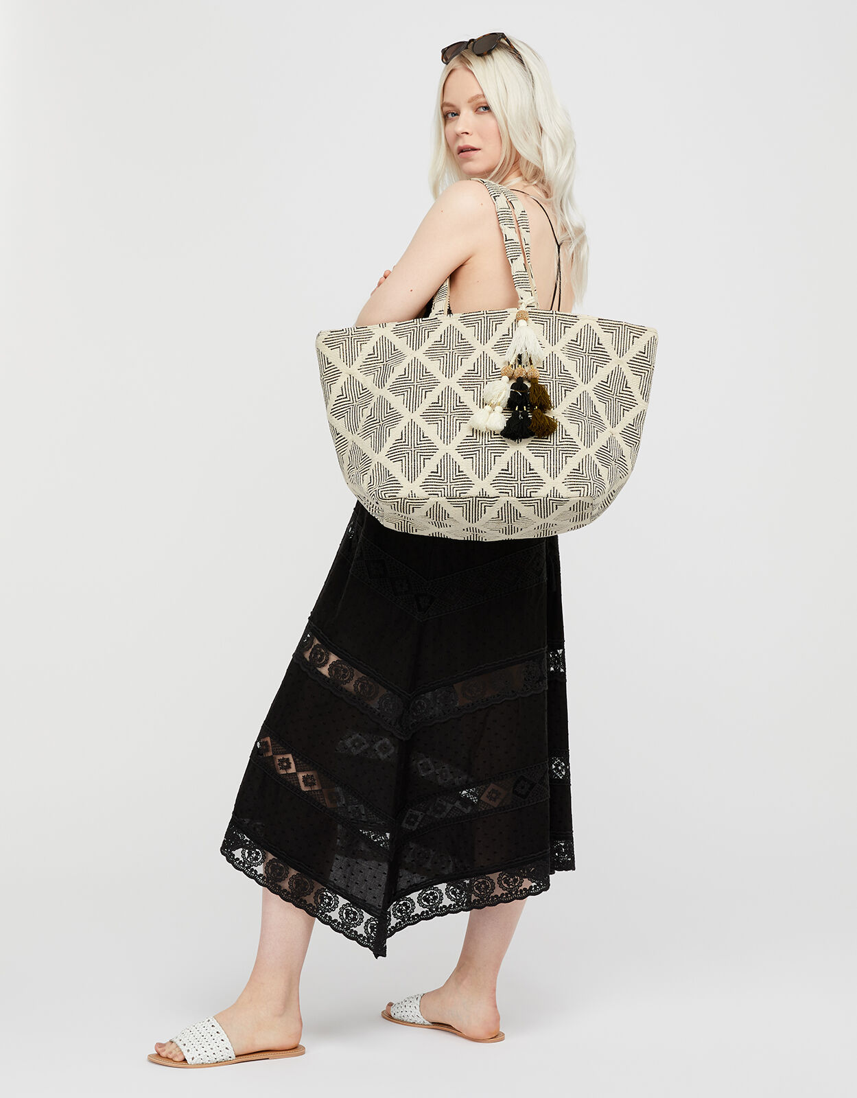 accessorize beach bag
