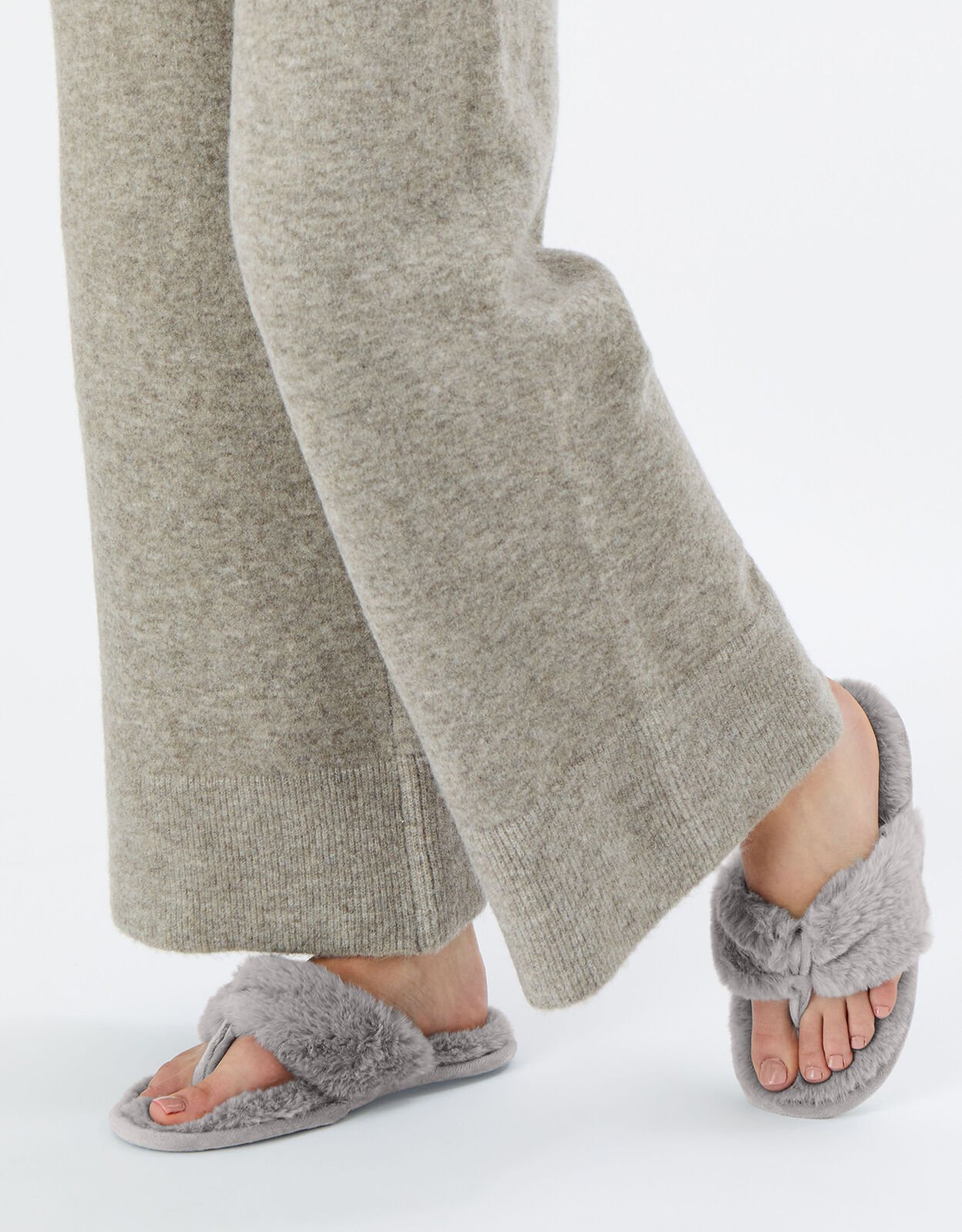 Toe thong slippers store
