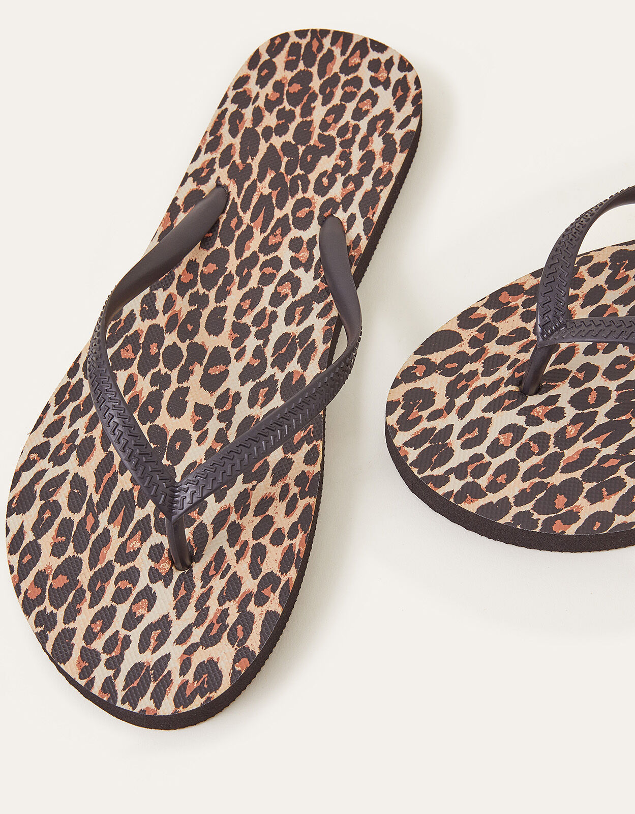 Womens leopard print flip flops discount