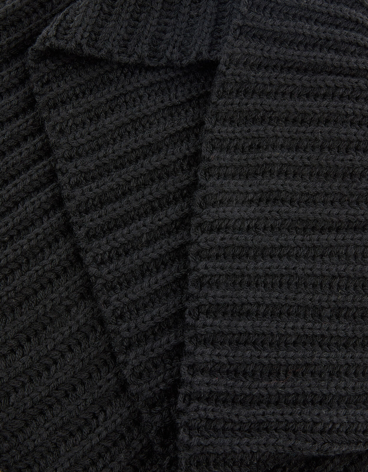 Black knitted snood 2025