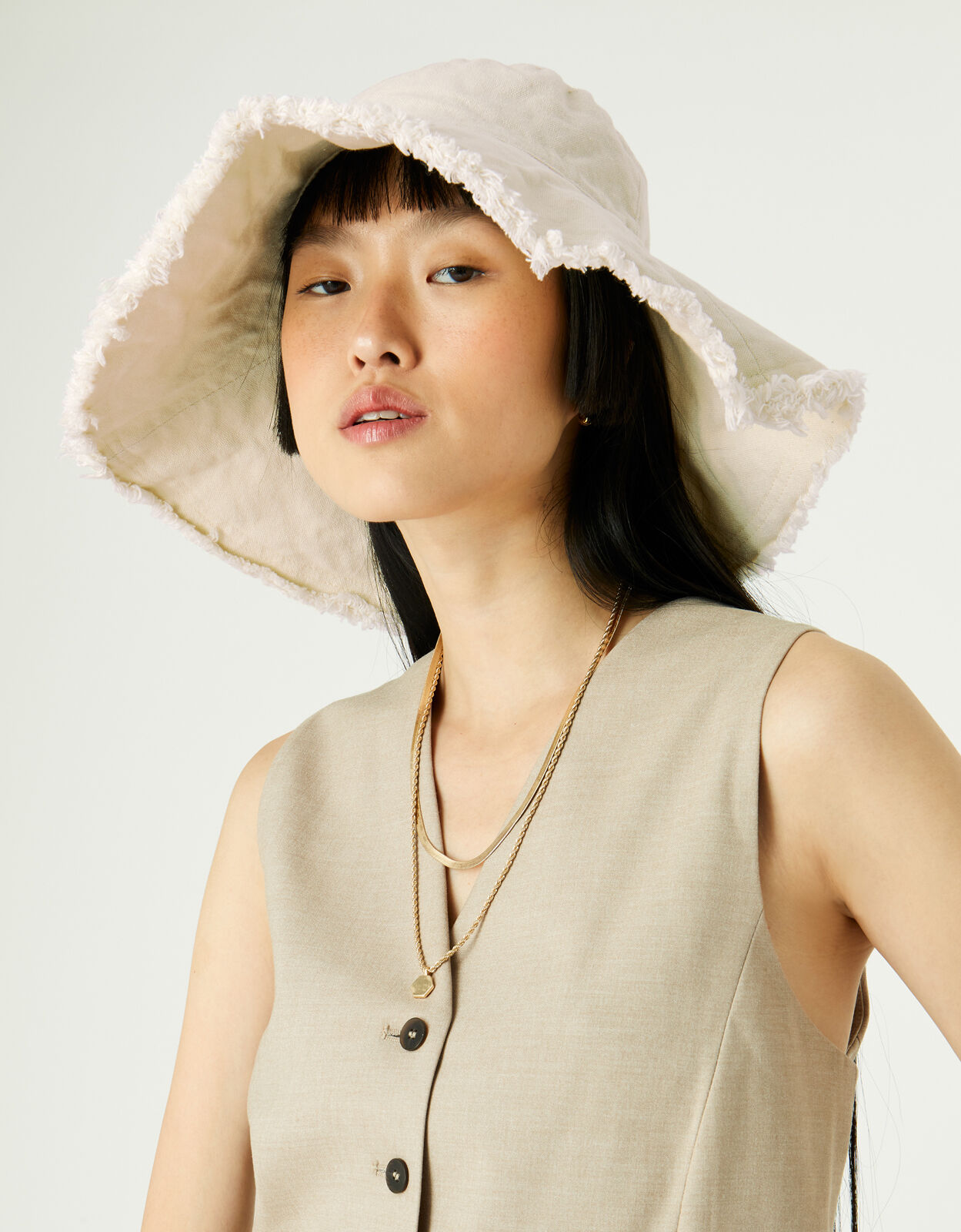Large brim hot sale bucket hat