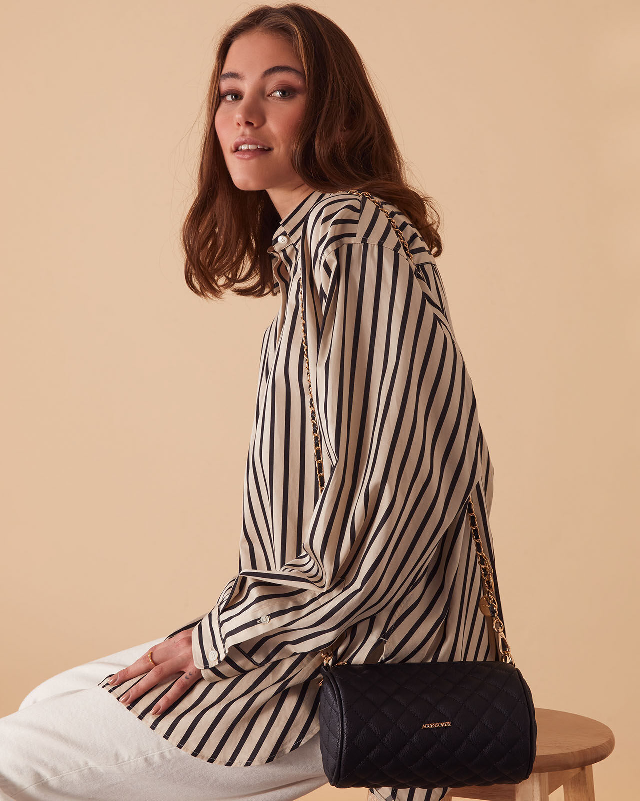 Barrel crossbody bag top