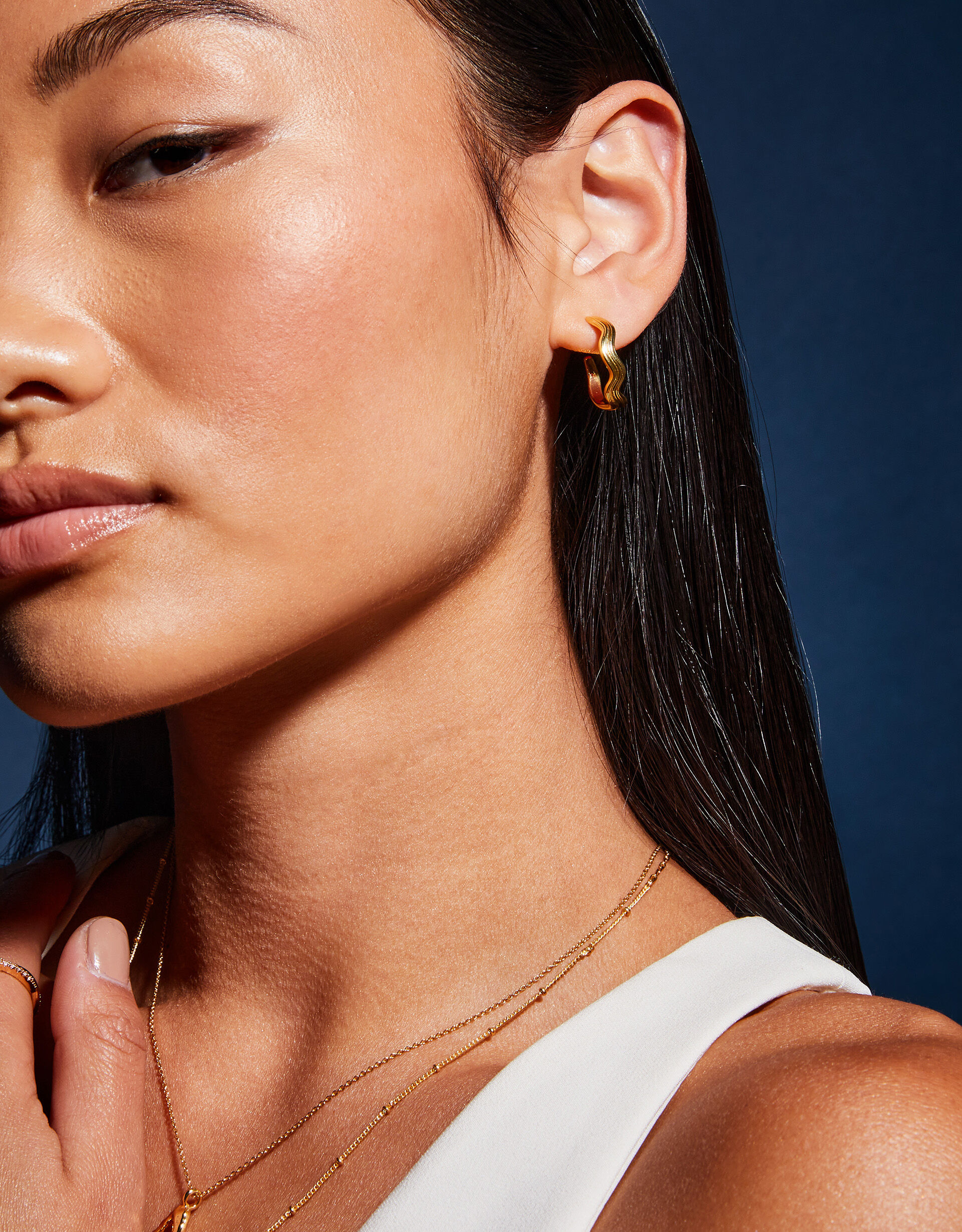 Wavy hoop earrings 2025