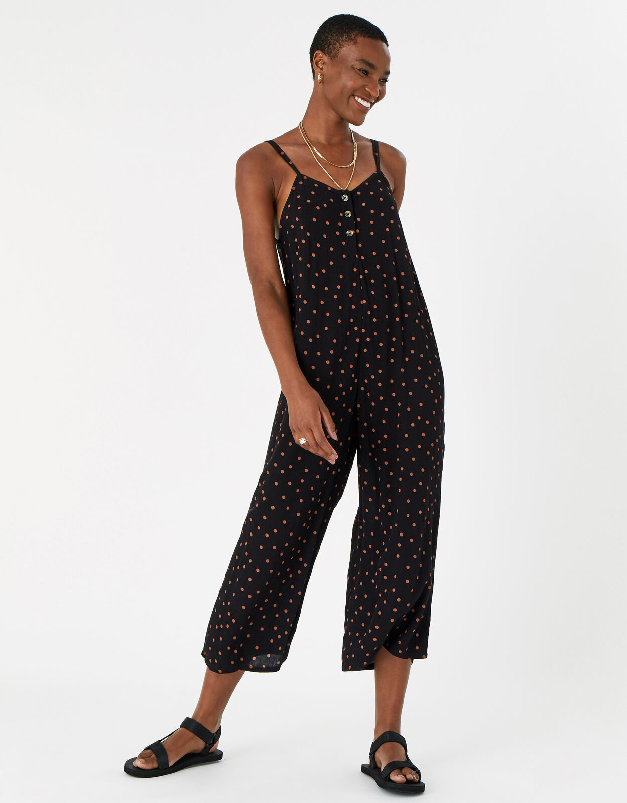 Accessorizing a jumpsuit store