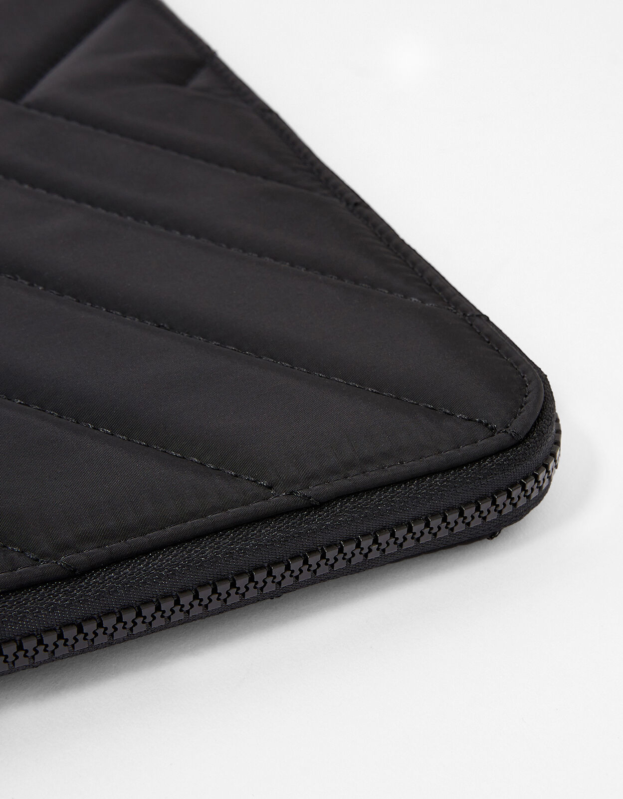 Accessorize laptop case on sale