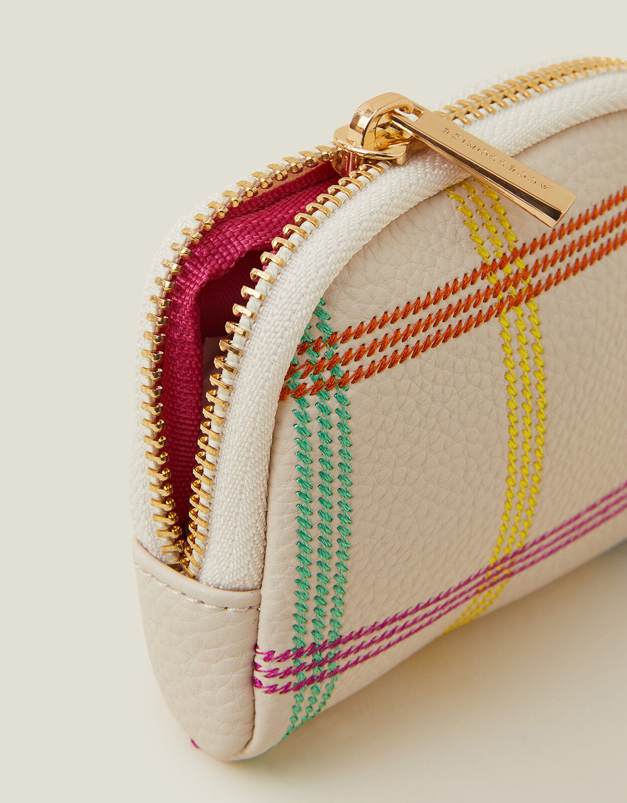 Burberry round coin purse clearance