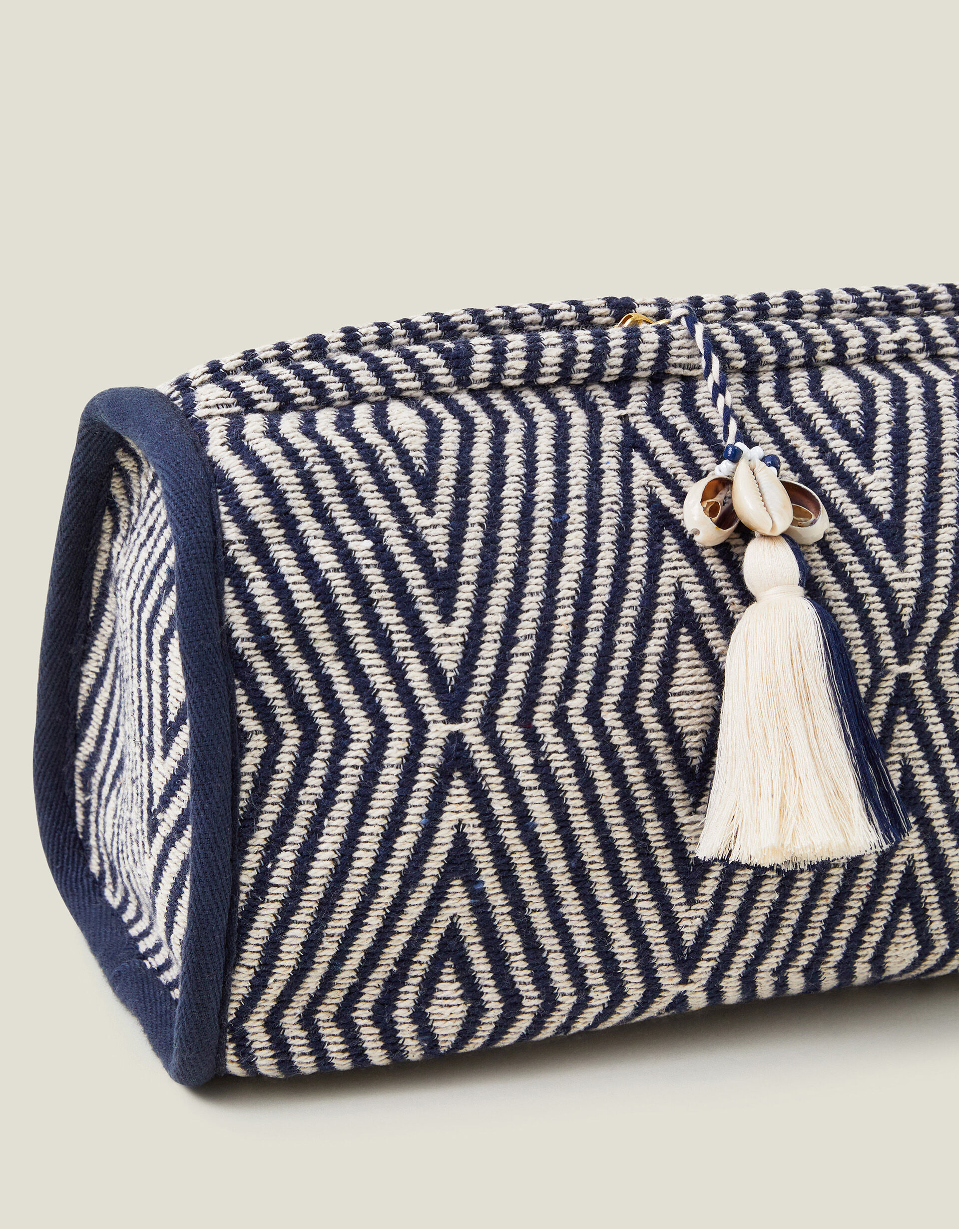 Accessorize makeup bag discount