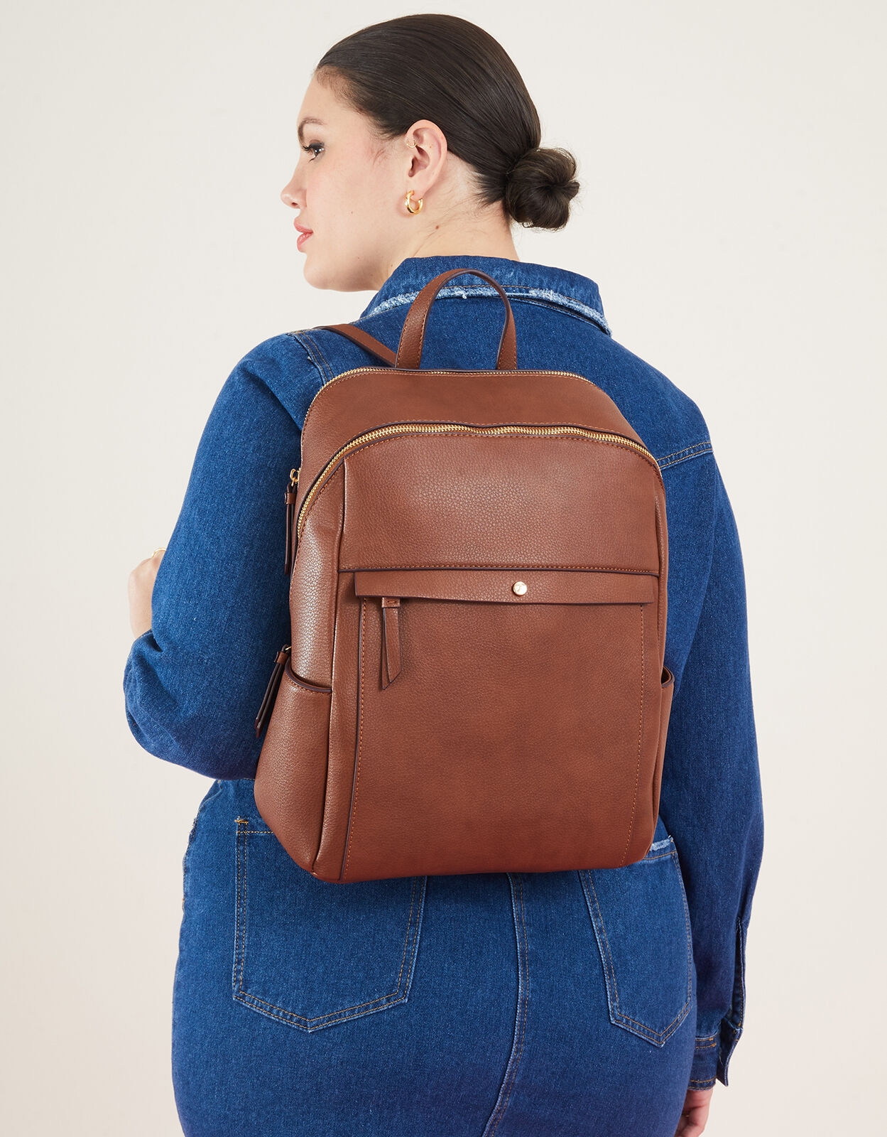 Accessorize JH732 Lovely claret coloured backpack PU w suedette patch Accessorize London VGC 