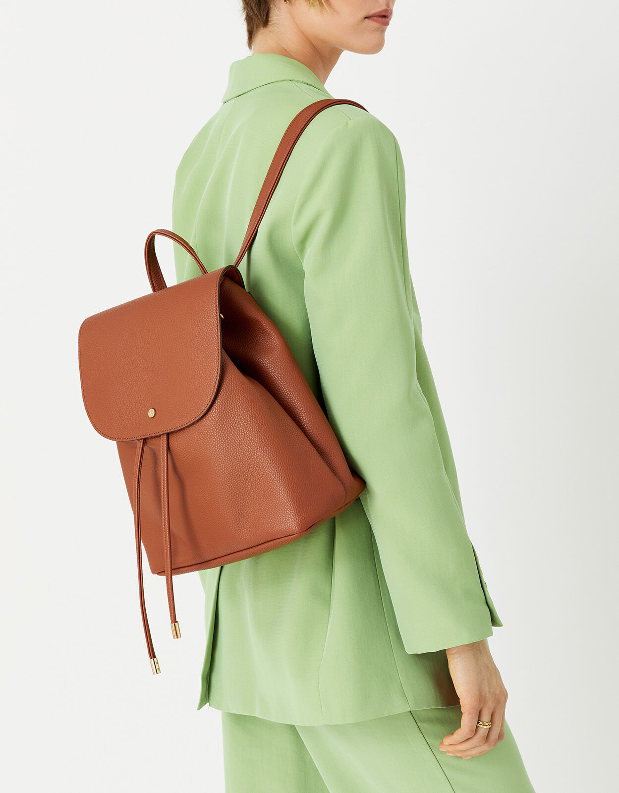 Accessorize tan backpack 2025