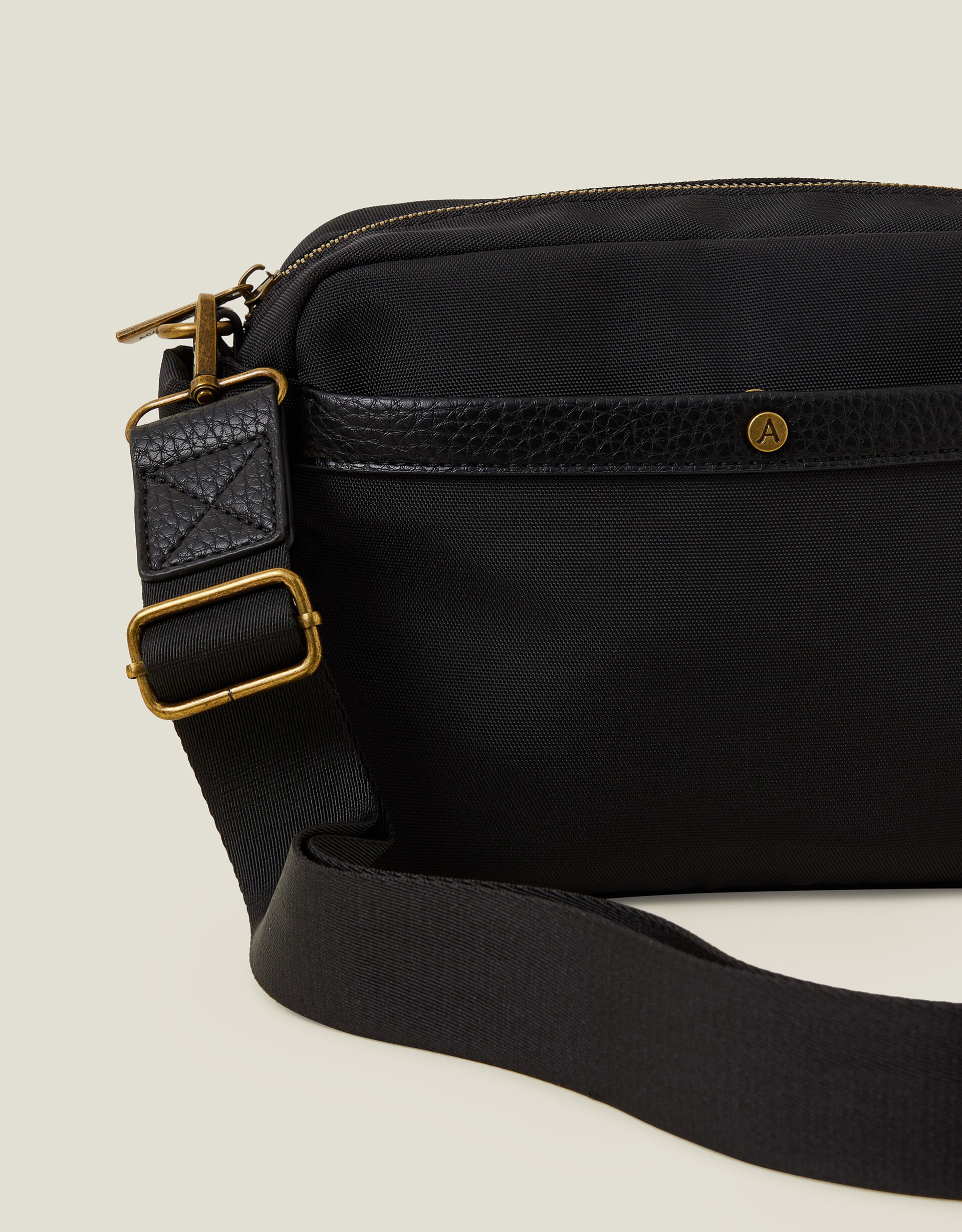 The canvas bag crossbody deals