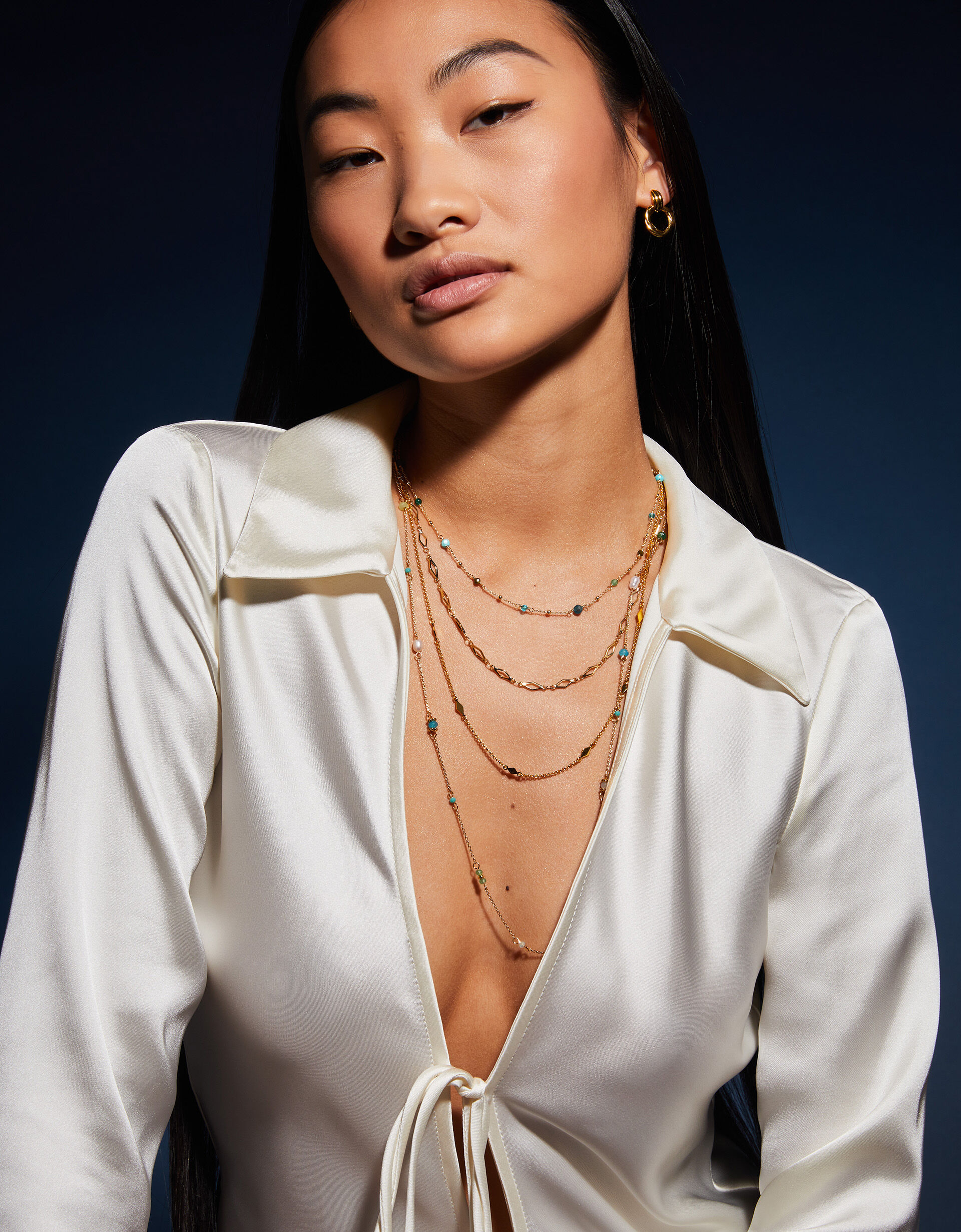 Women's long beaded necklace outlet