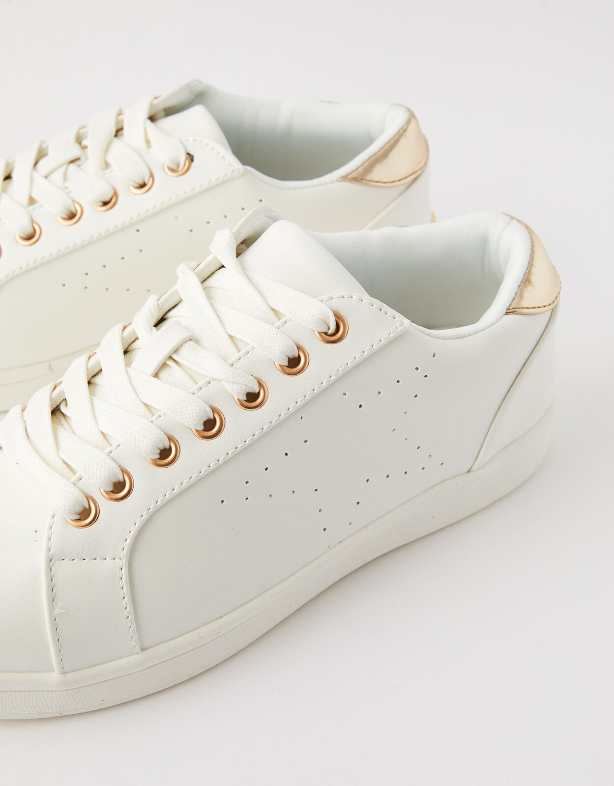 Star trainers uk clearance