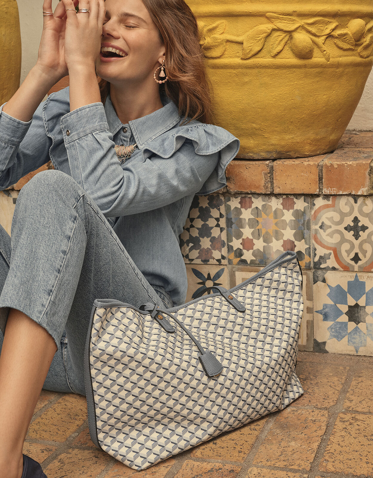 Designer bag with geometric print top