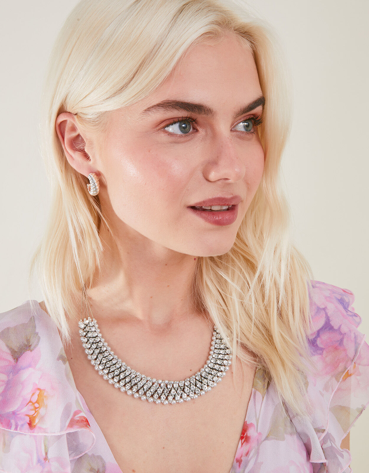 Bead collar top