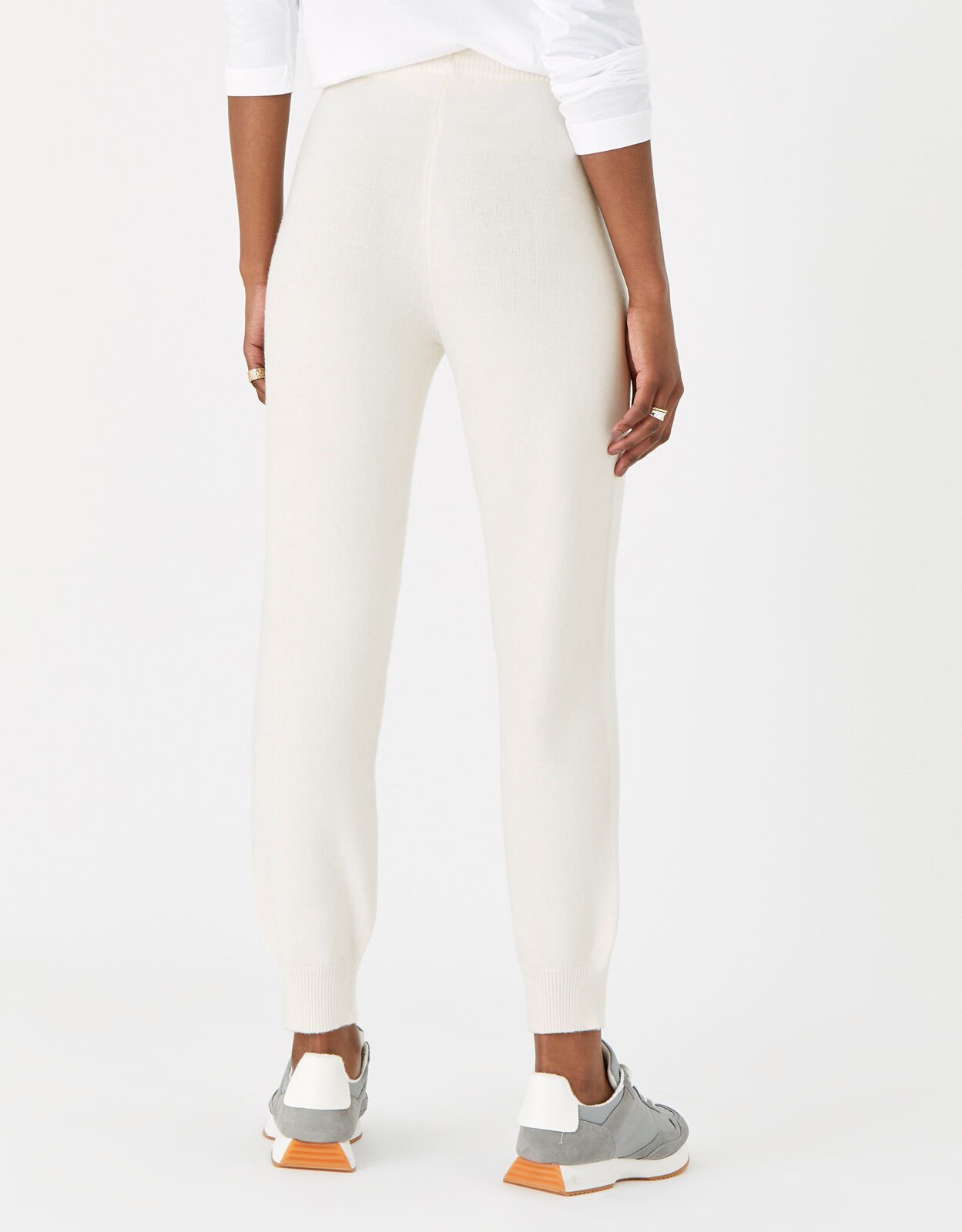 Cream shop slim joggers