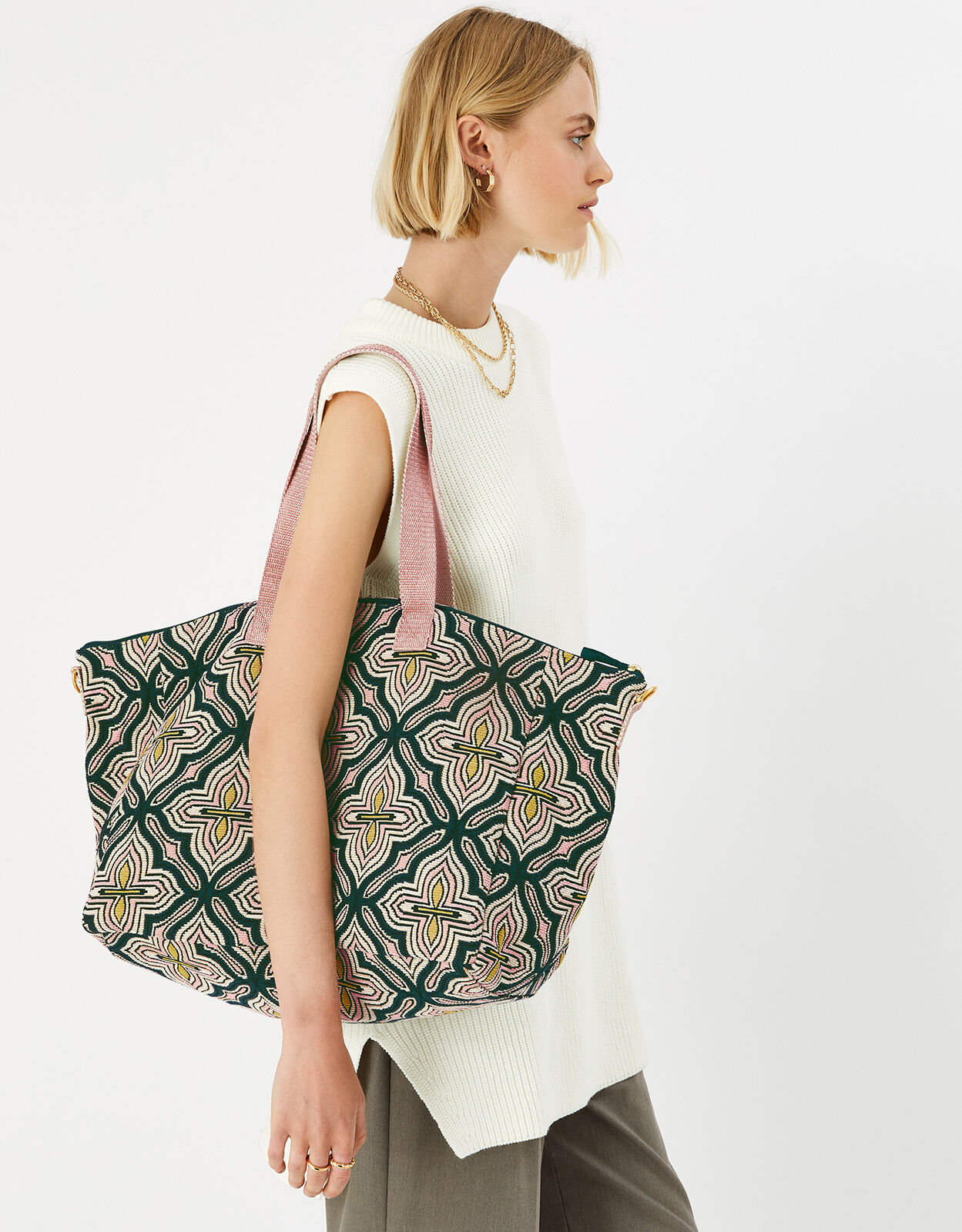 Accessorize overnight top bag