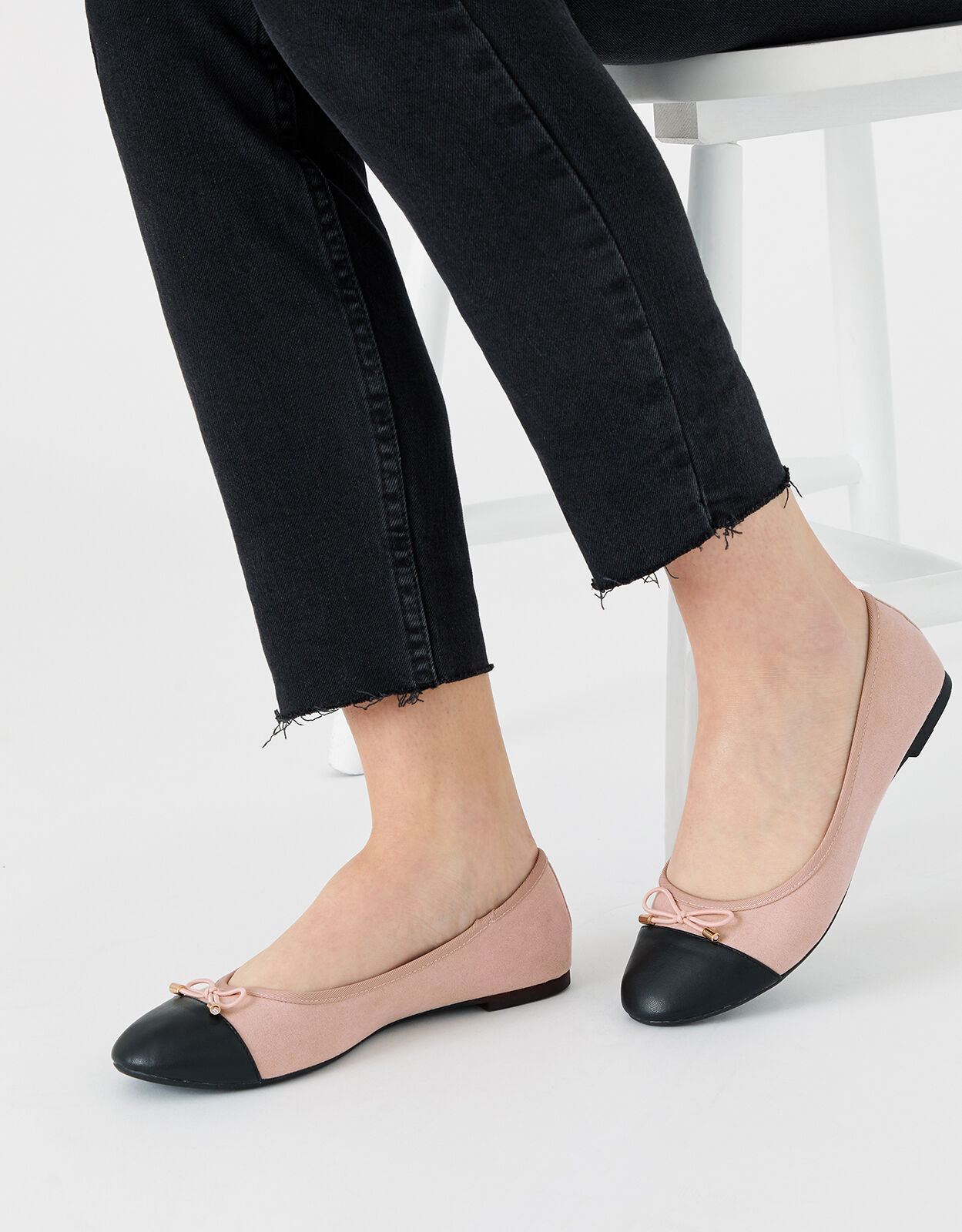 Nude flat dress shoes deals