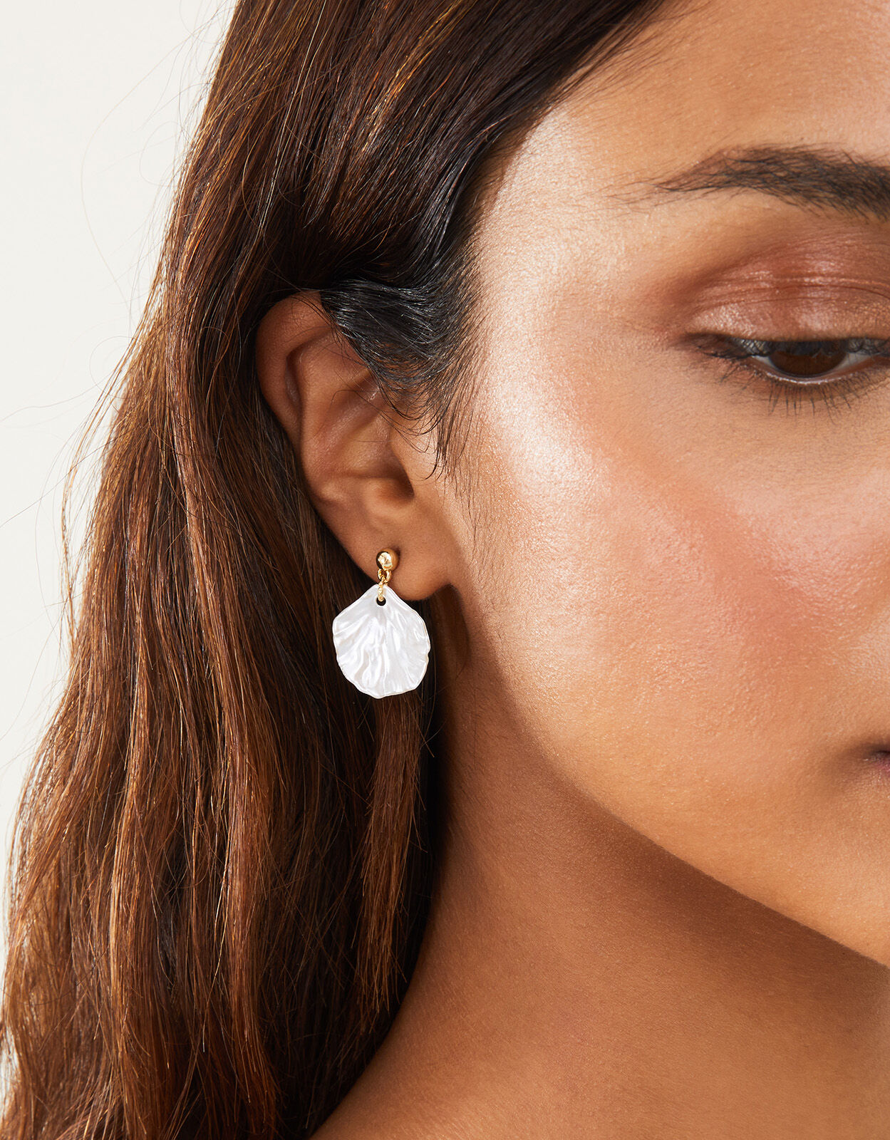 Oyster shell outlet earrings