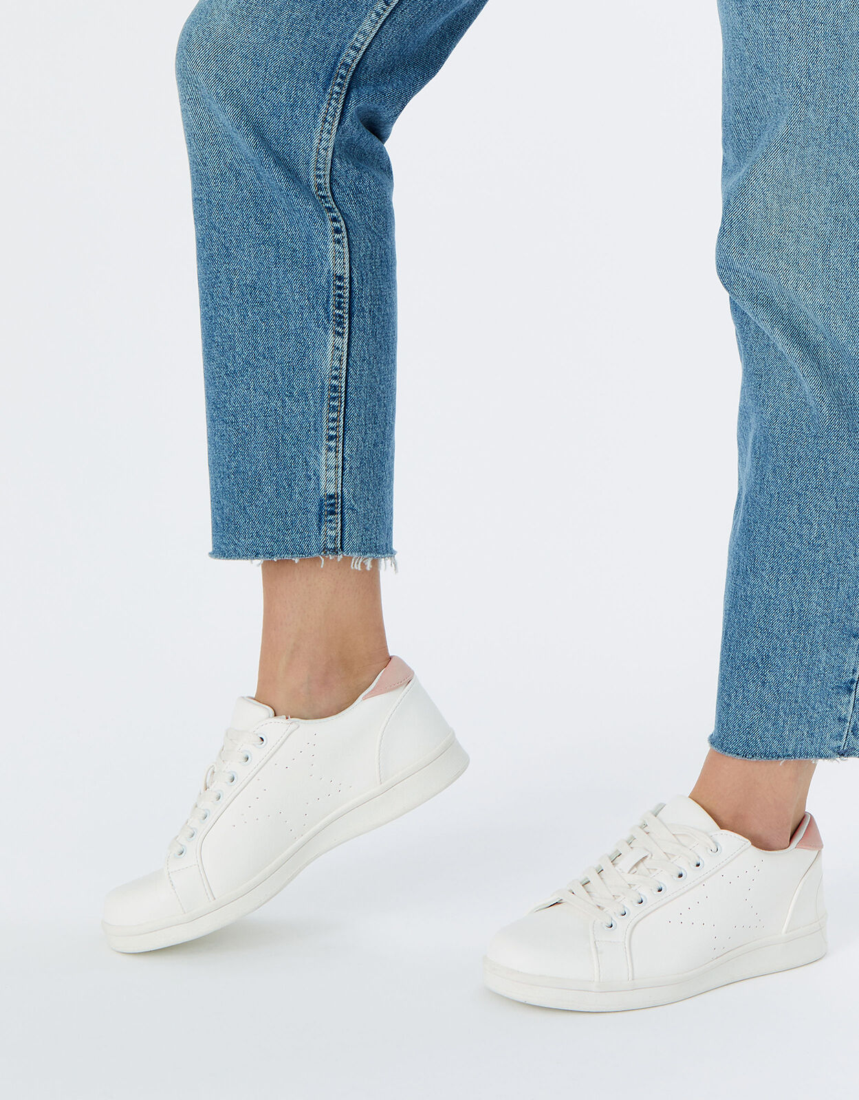 White deals star trainers