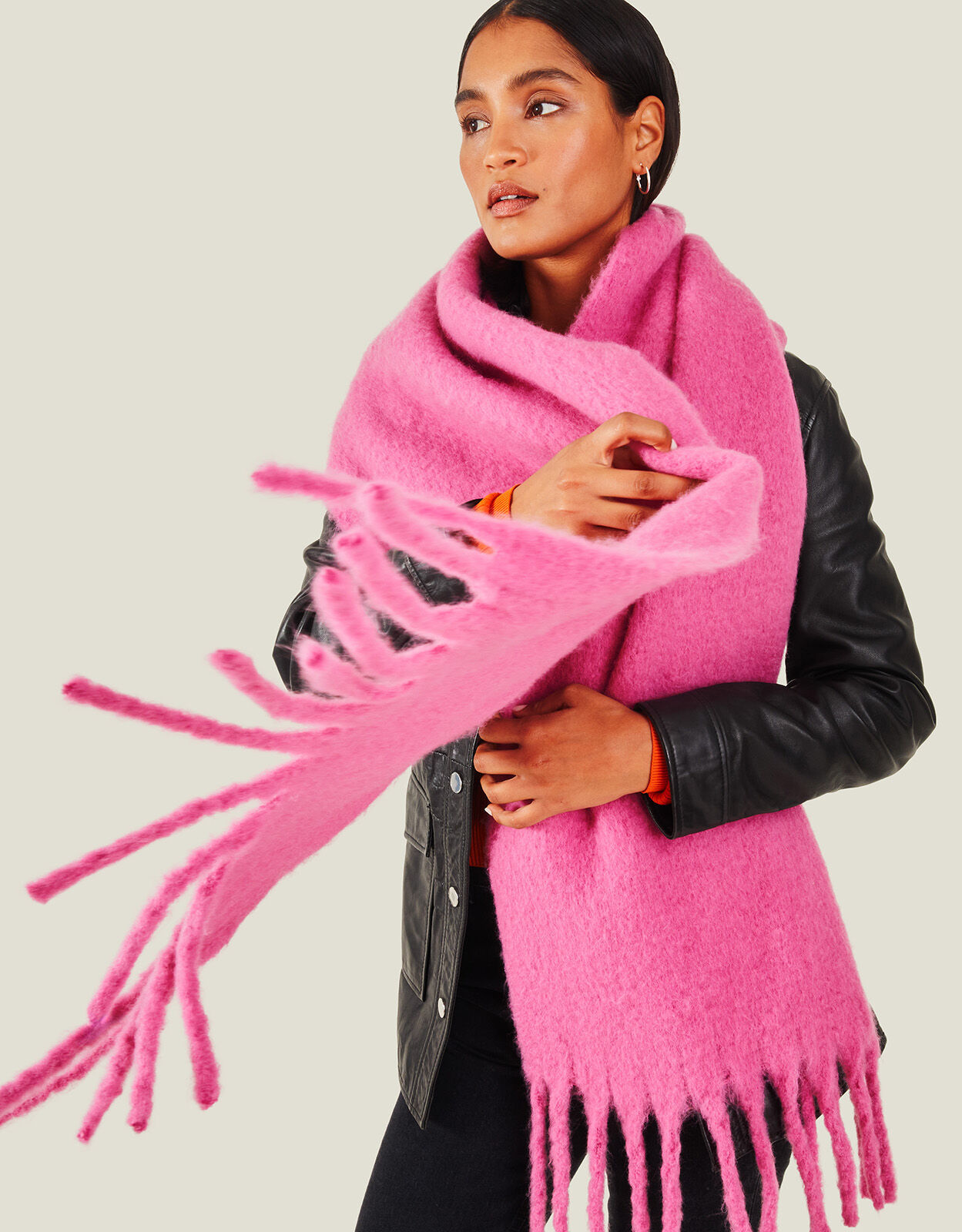 Fluffy scarf shop