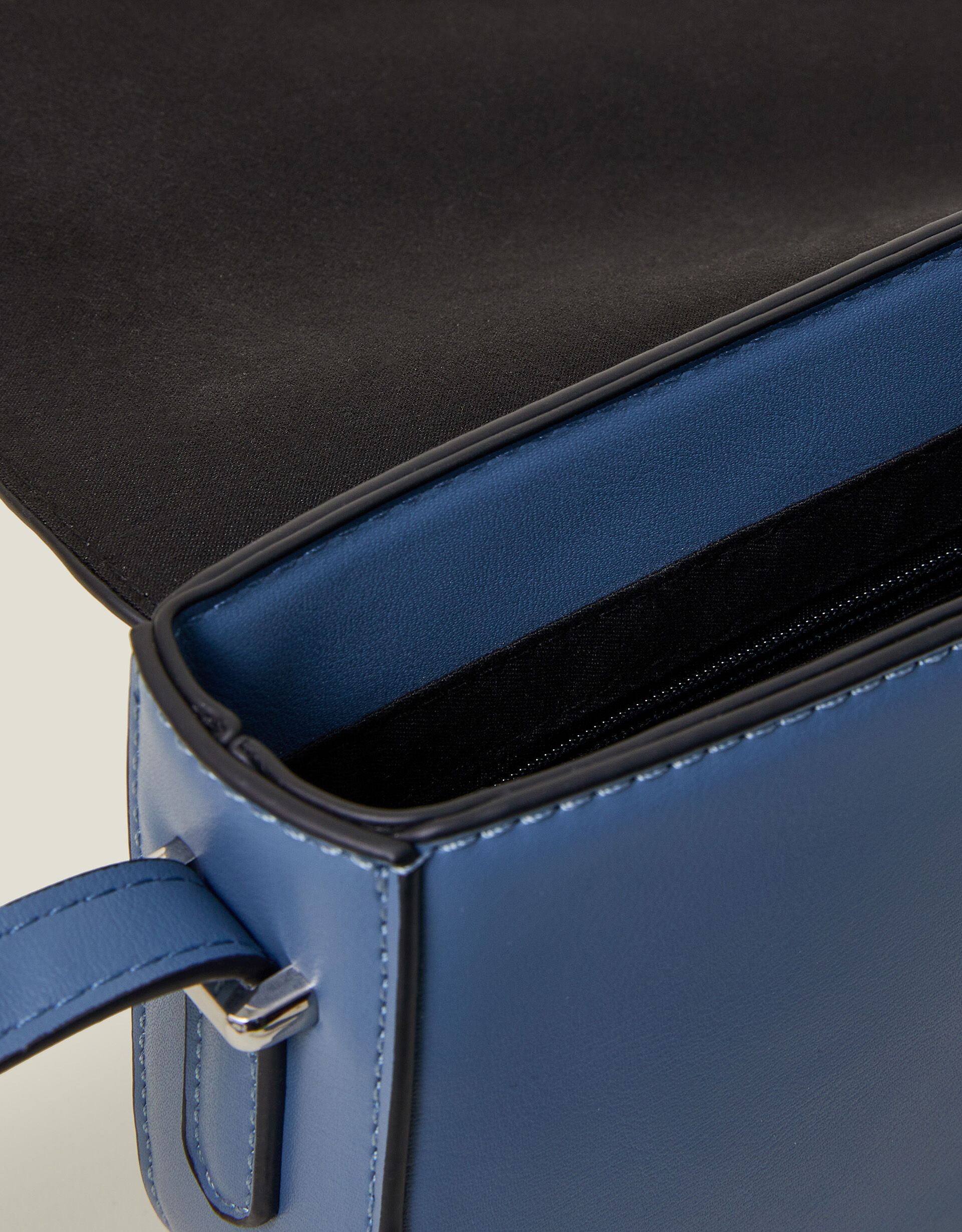 【美品✨】ADMJ THE BEE ショルダーバッグ クロスボディ 蜂 濃紺 Bee Cross-Body Bag | Crossbody Bags | Accessorize UK