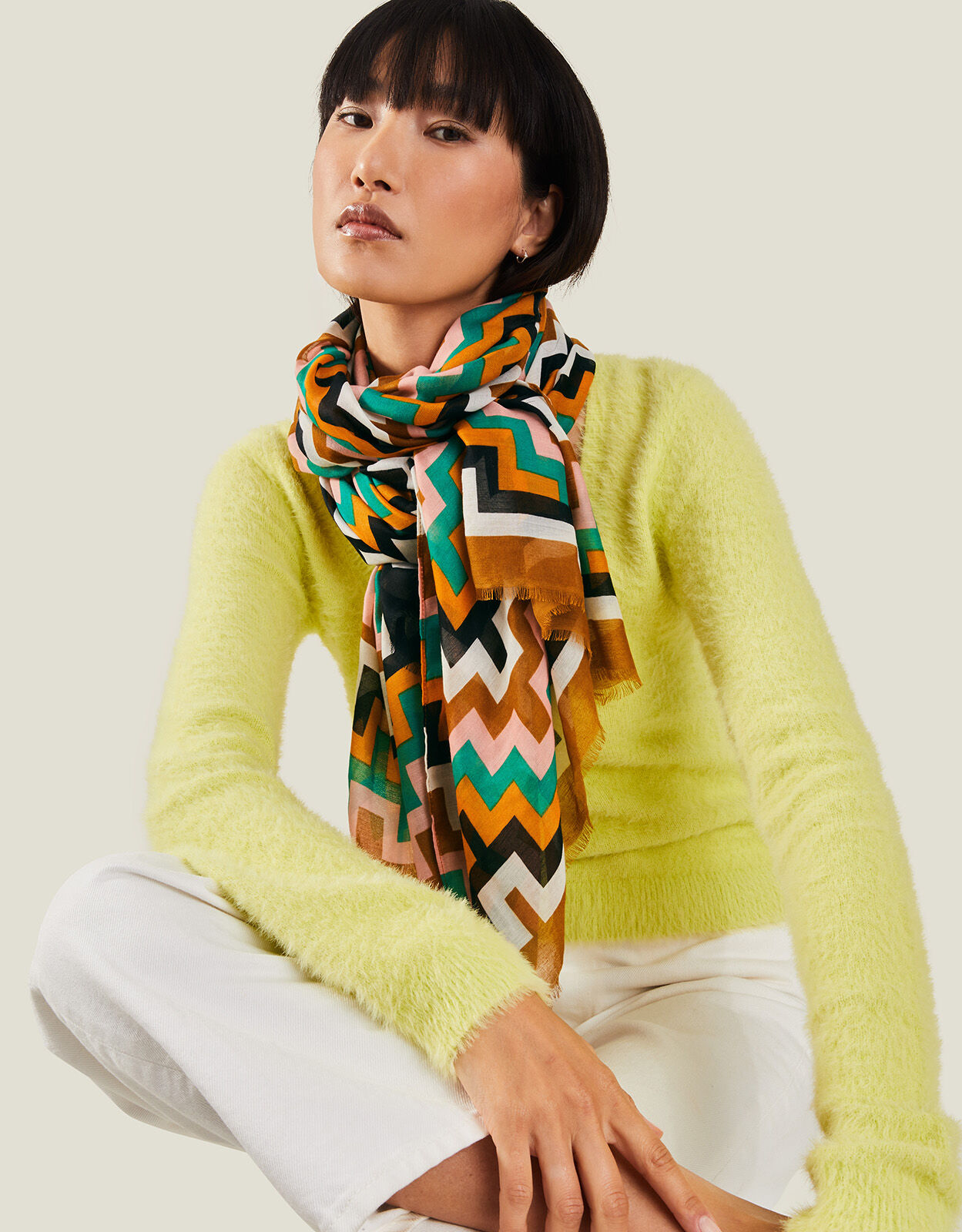Lightweight Geometric Print Scarf