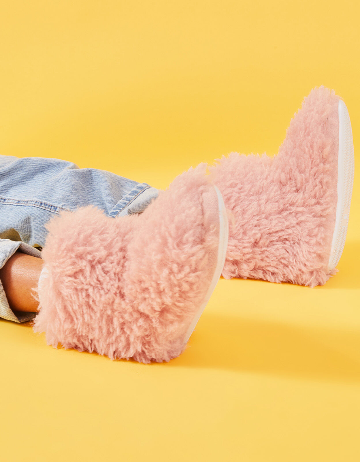 Girls fuzzy slippers on sale