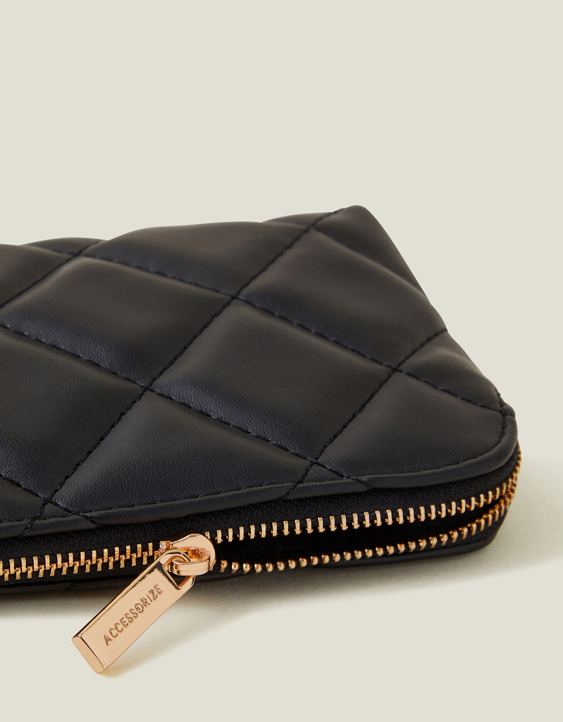 Accessorize purses store