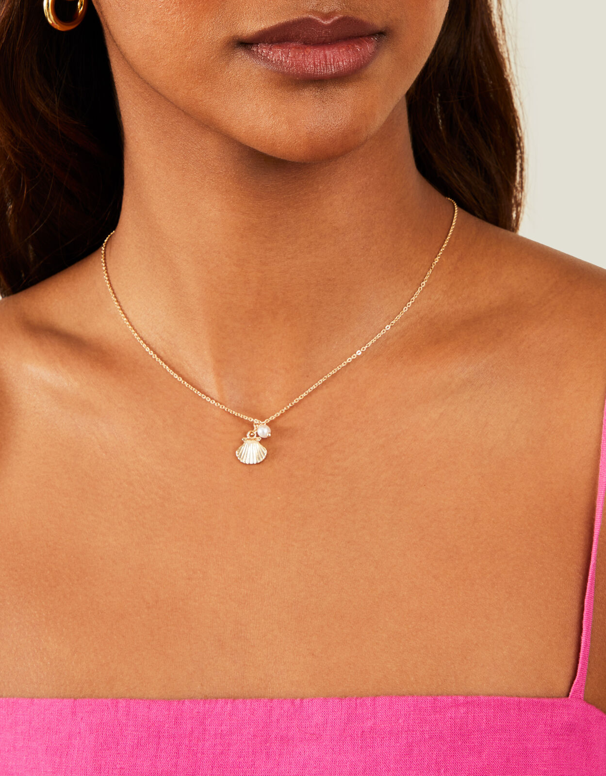 Pearly Shell Pendant Necklace Pendant necklaces Accessorize Global